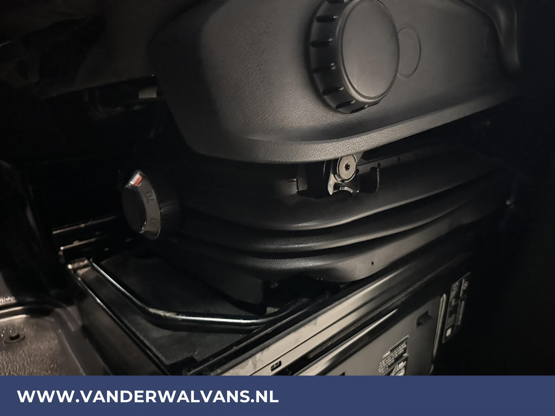 Foto 10 van Mercedes-Benz Sprinter 317 CDI 170pk L3H2 Euro6 Airco | Camera | 3500kg Trekhaak | Apple Carplay