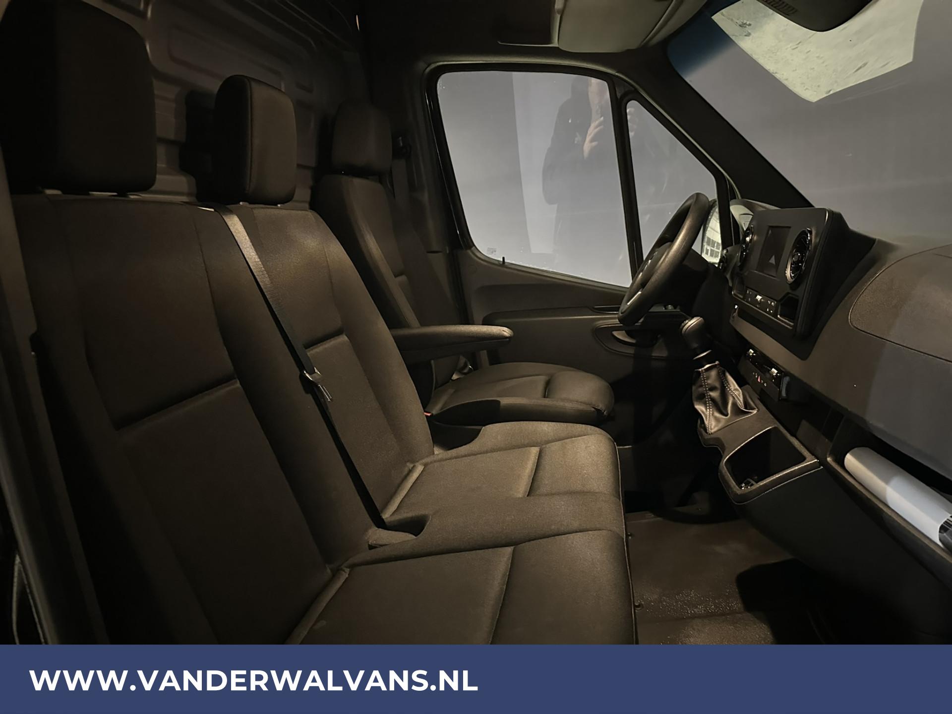 Foto 11 van Mercedes-Benz Sprinter 317 CDI 170pk L3H2 Euro6 Airco | Camera | 3500kg Trekhaak | Apple Carplay