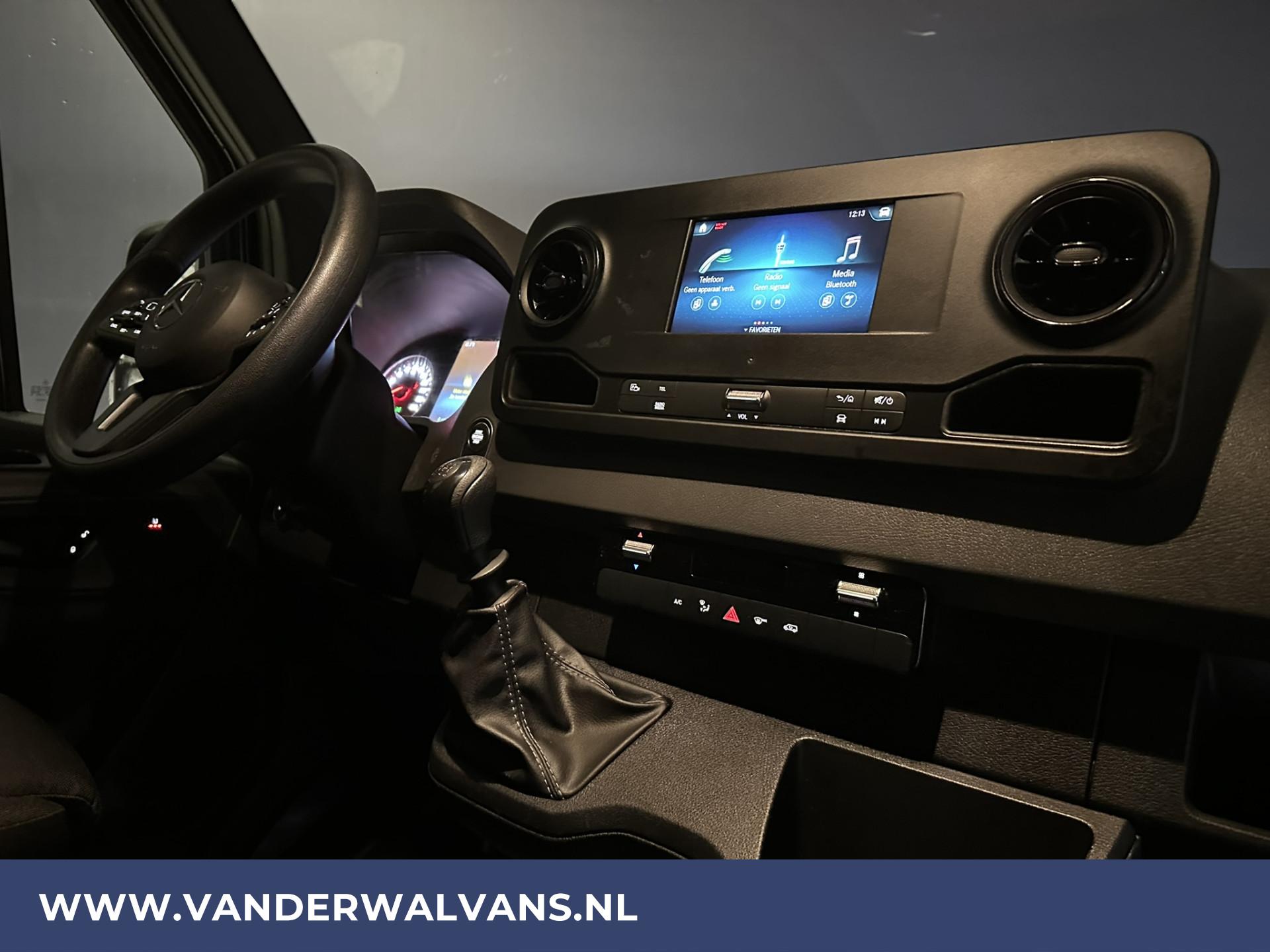 Foto 16 van Mercedes-Benz Sprinter 317 CDI 170pk L3H2 Euro6 Airco | Camera | 3500kg Trekhaak | Apple Carplay