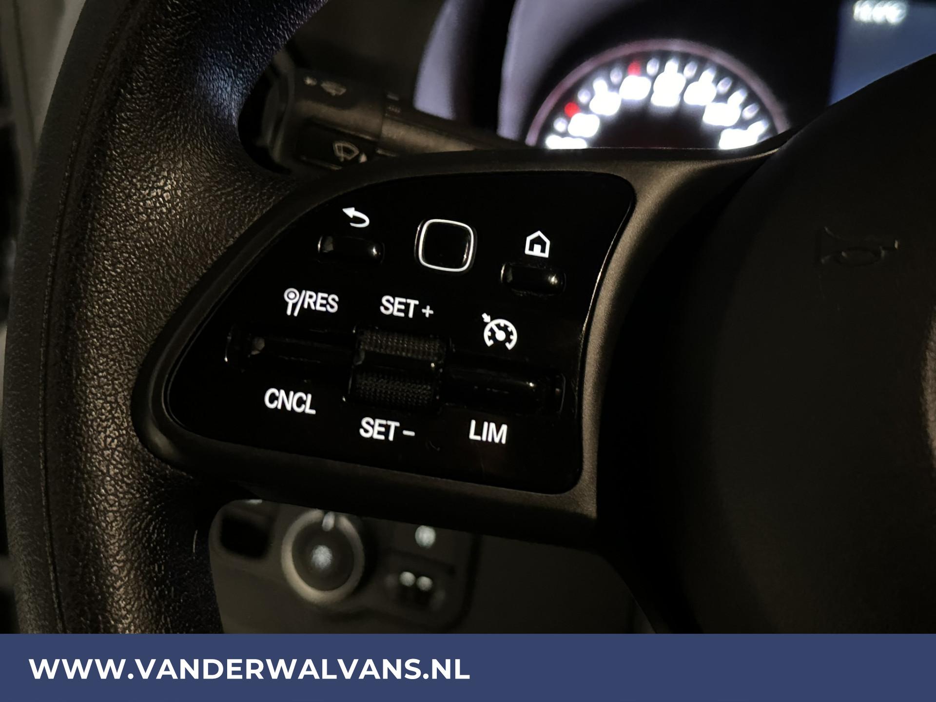 Foto 9 van Mercedes-Benz Sprinter 317 CDI 170pk L3H2 Euro6 Airco | Camera | 3500kg Trekhaak | Apple Carplay