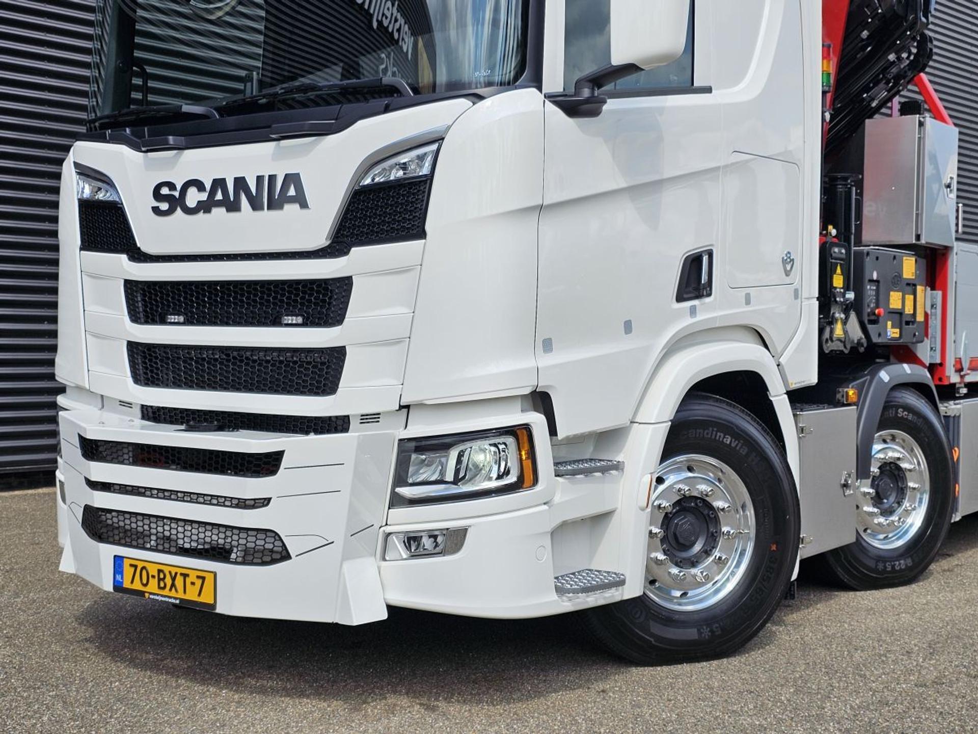 Foto 10 van Scania R590 V8 8x2*6 / HMF 95 t/m KRAAN / JIB / LIER