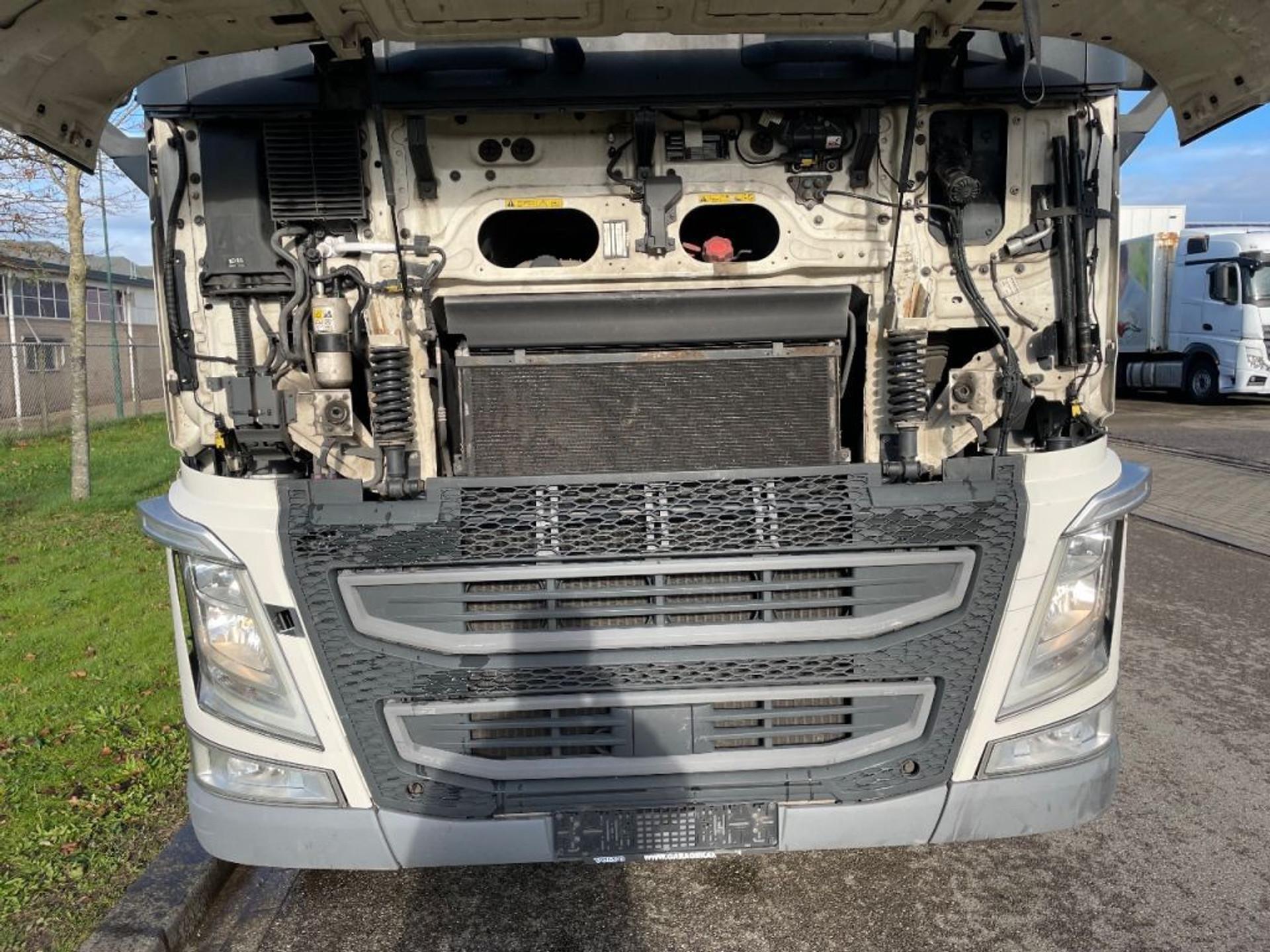 Foto 18 van Volvo FH 500 2017 only 726.000 km