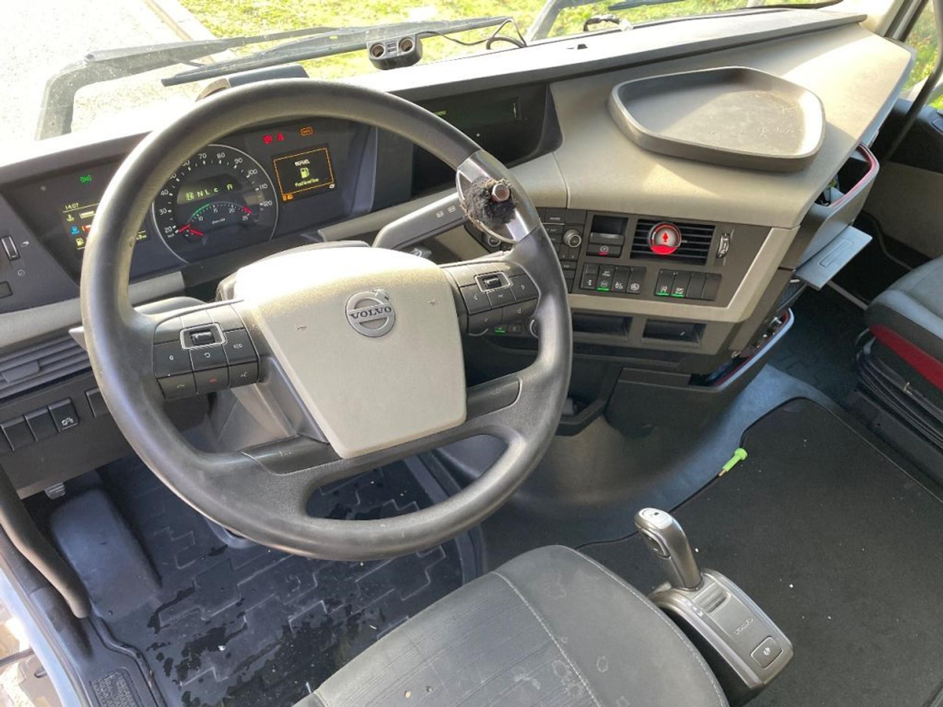 Foto 9 van Volvo FH 500 2017 only 726.000 km