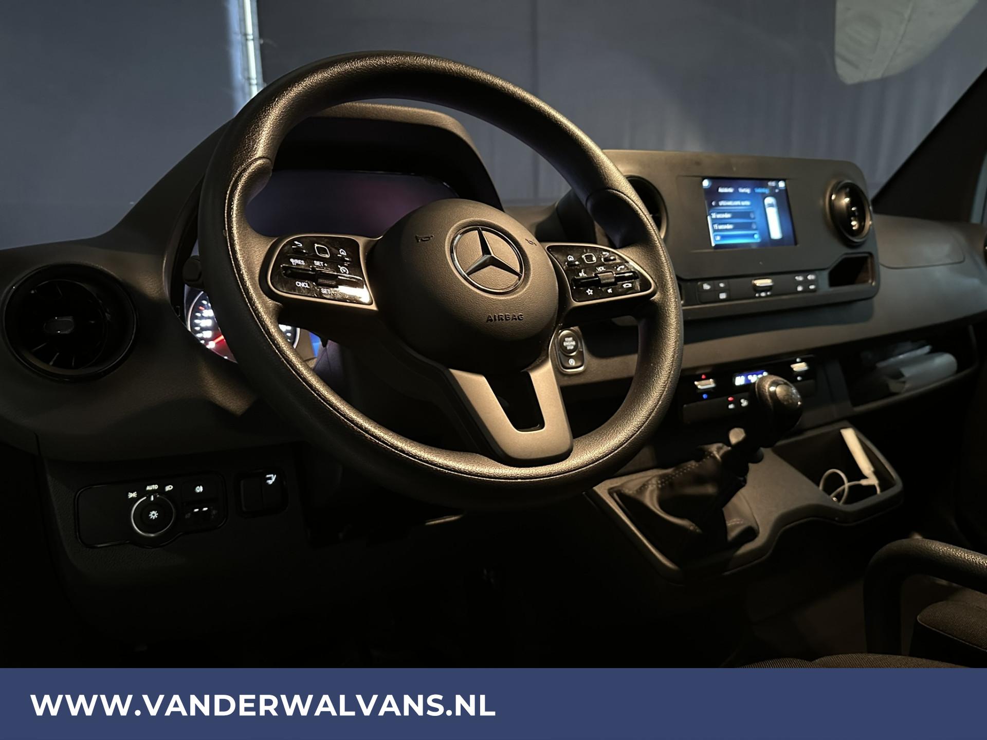 Foto 10 van Mercedes-Benz Sprinter 316 CDI 163pk Bakwagen Laadklep Euro6 Airco | Zijdeur | Camera | Apple Carplay