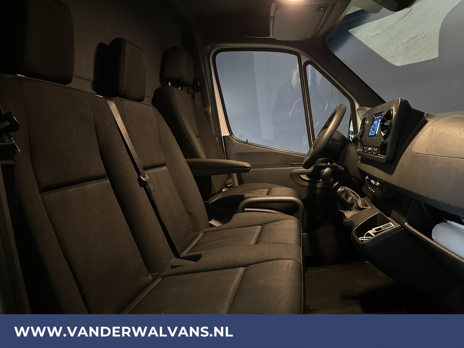 Foto 13 van Mercedes-Benz Sprinter 316 CDI 163pk Bakwagen Laadklep Euro6 Airco | Zijdeur | Camera | Apple Carplay