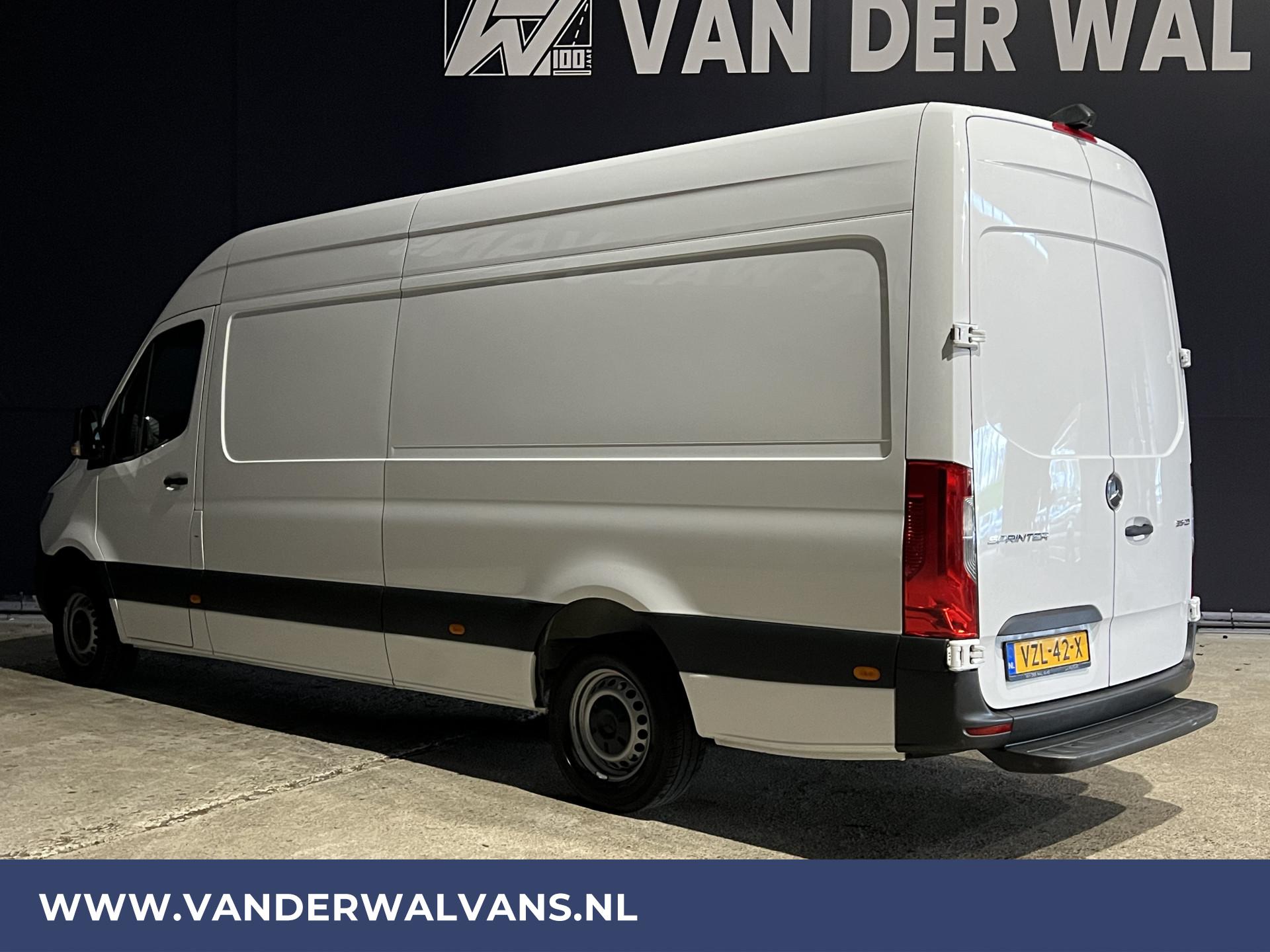 Foto 2 van Mercedes-Benz Sprinter 315 CDI 150pk L3H2 Euro6 ** Airco | Cruisecontrol | Camera | Stoelverwarming