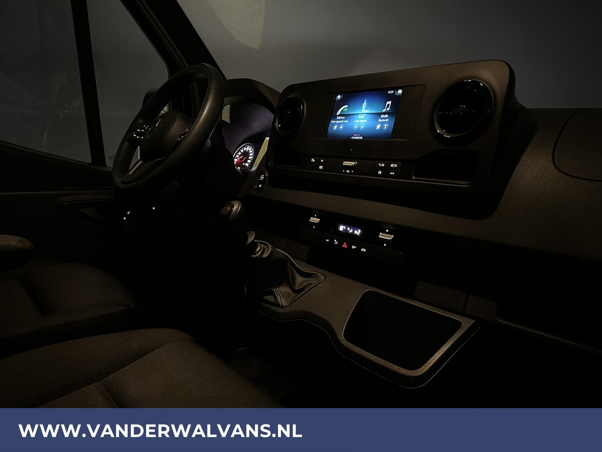 Foto 15 van Mercedes-Benz 317 CDI 170pk L3H2 Euro6 Airco | Camera | Apple Carplay | Cruisecontrol