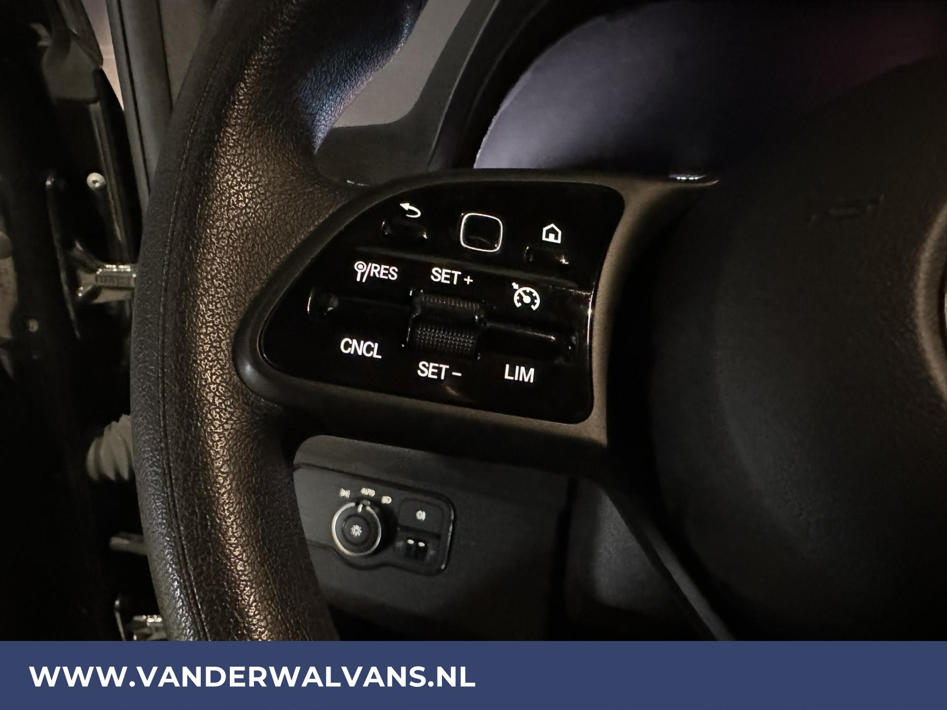 Foto 9 van Mercedes-Benz 317 CDI 170pk L3H2 Euro6 Airco | Camera | Apple Carplay | Cruisecontrol