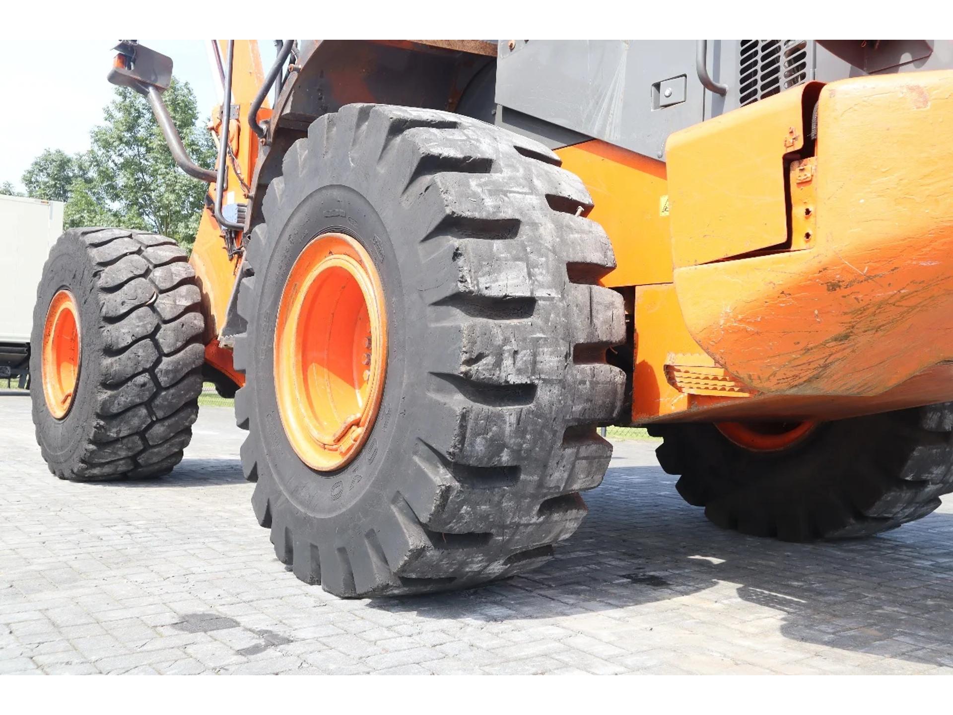 Foto 13 van Hitachi ZW250 | HYDR. QUICK COUPLER | GOOD TIRES | AIRCO