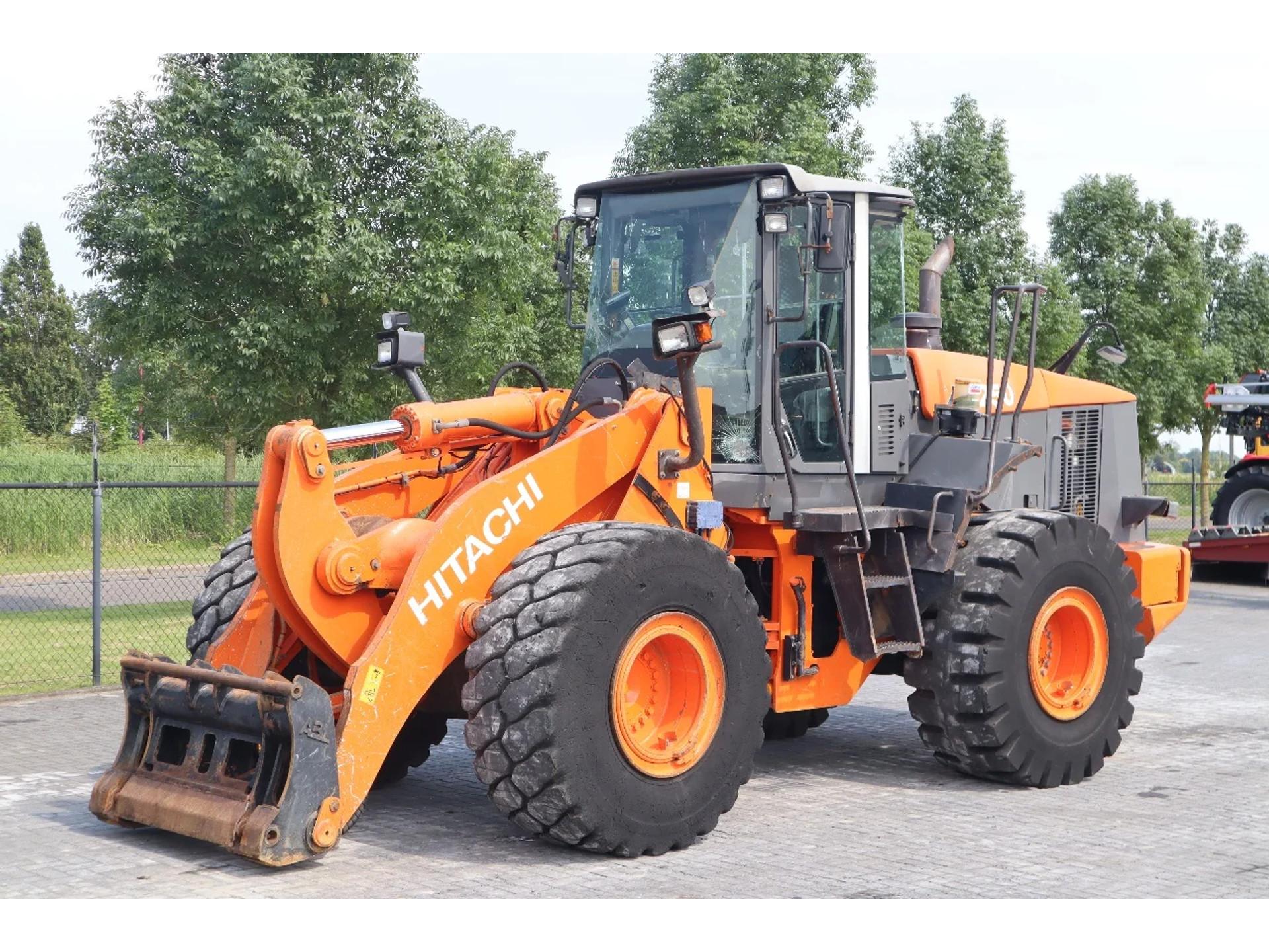 Foto 2 van Hitachi ZW250 | HYDR. QUICK COUPLER | GOOD TIRES | AIRCO