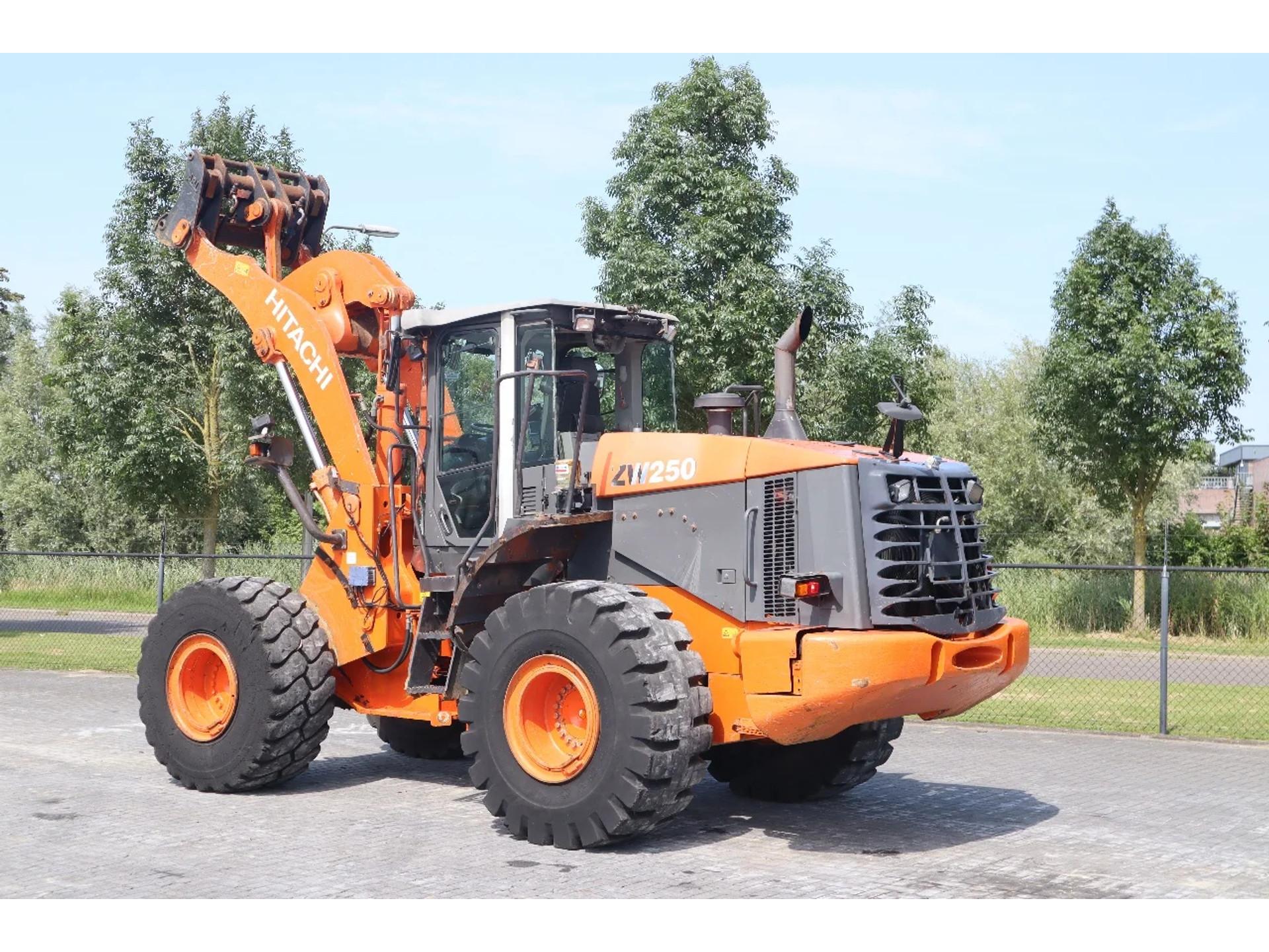 Foto 9 van Hitachi ZW250 | HYDR. QUICK COUPLER | GOOD TIRES | AIRCO