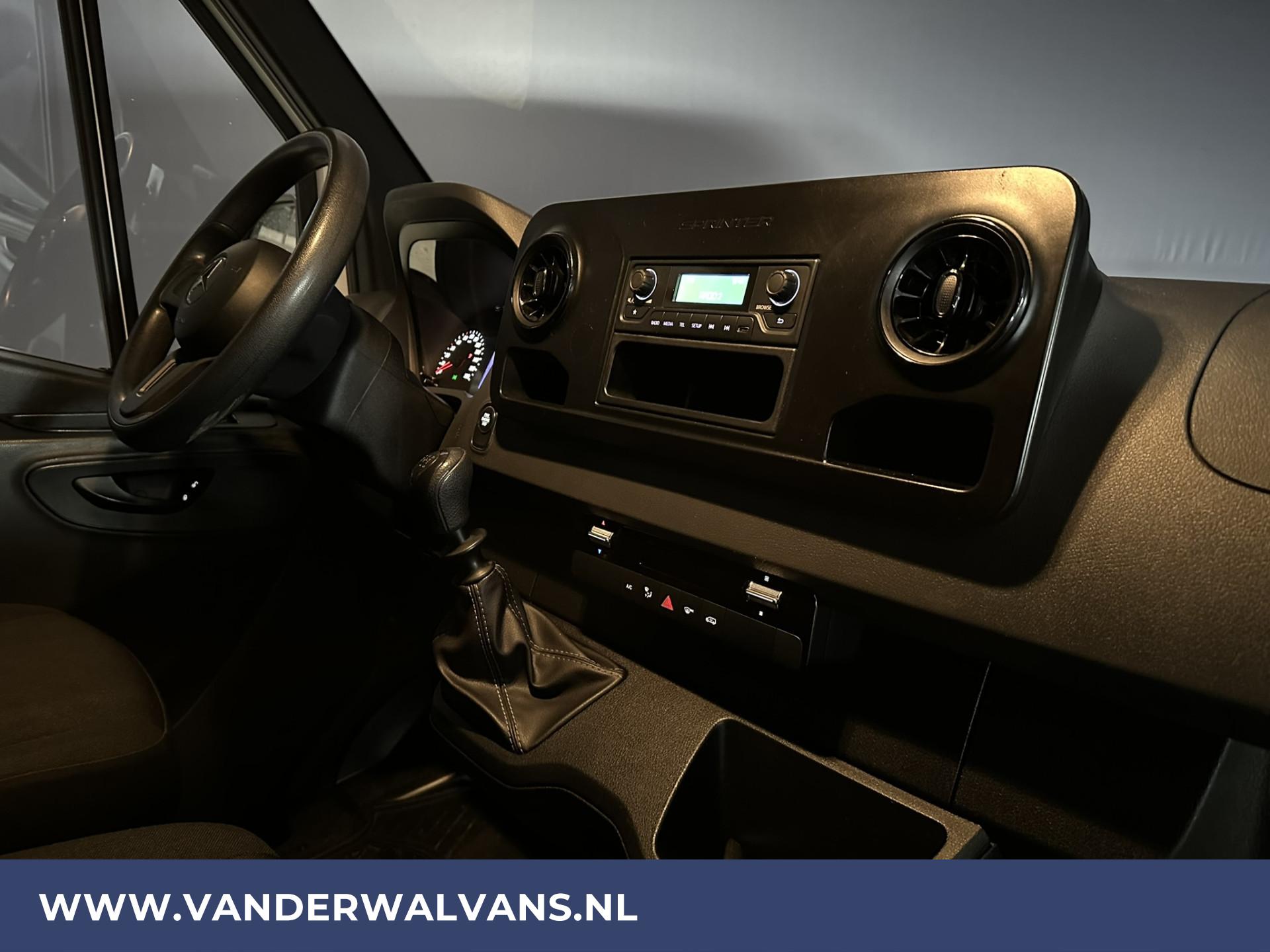 Foto 10 van Mercedes-Benz Sprinter 314CDI 143pk L2H2 Euro6 Airco | Trekhaak | Bijrijdersbank
