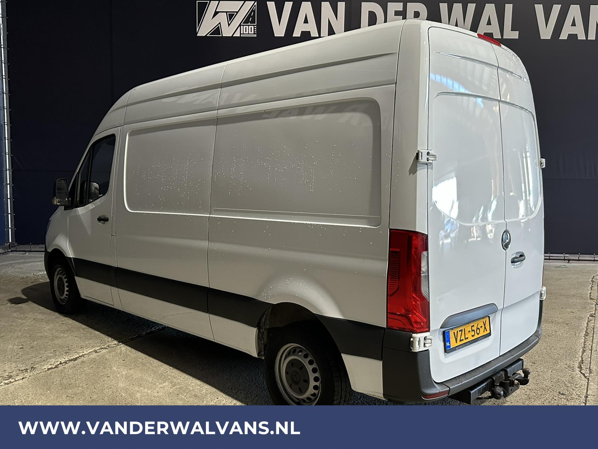 Foto 2 van Mercedes-Benz Sprinter 314CDI 143pk L2H2 Euro6 Airco | Trekhaak | Bijrijdersbank