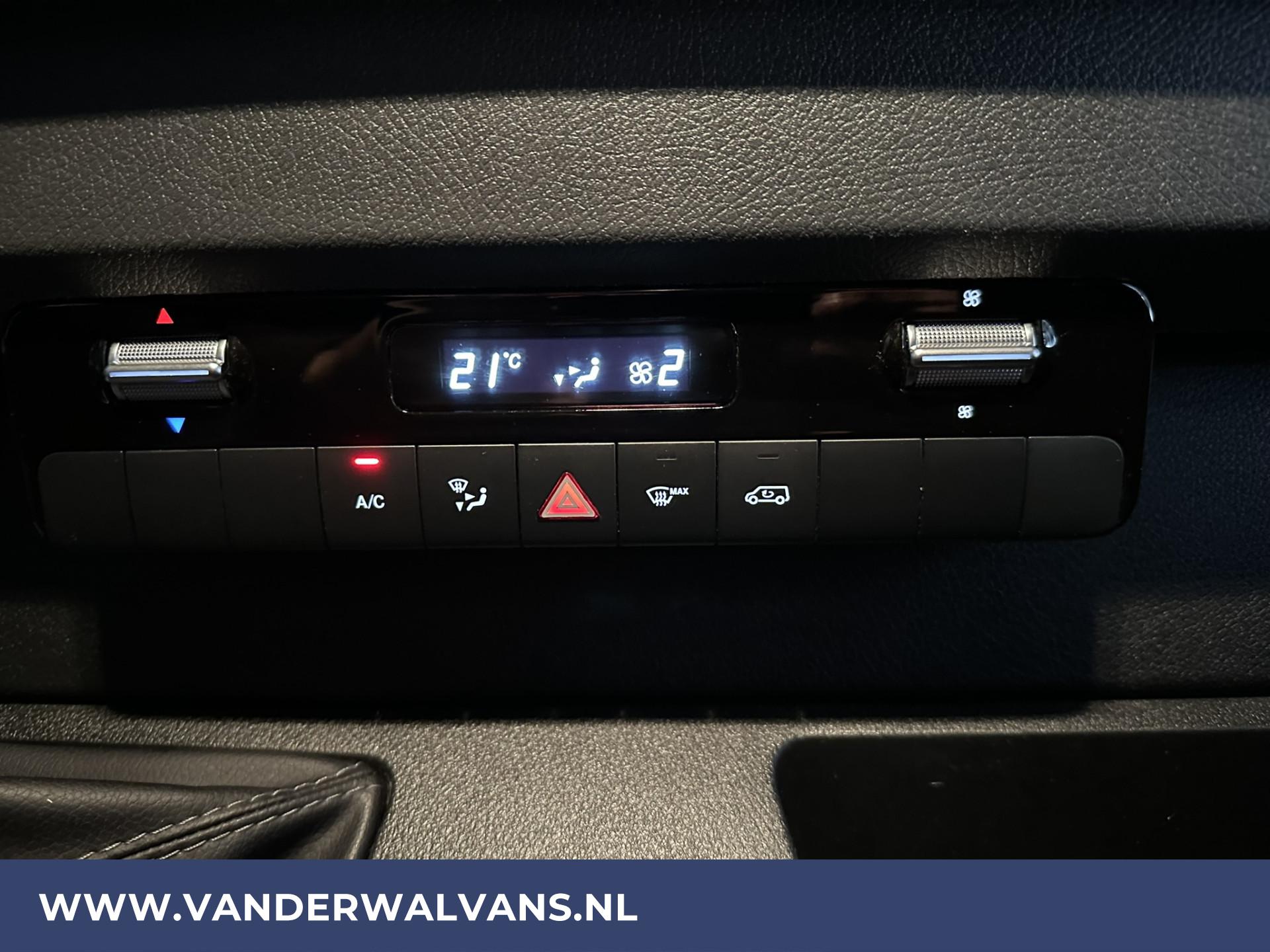 Foto 3 van Mercedes-Benz Sprinter 314CDI 143pk L2H2 Euro6 Airco | Trekhaak | Bijrijdersbank