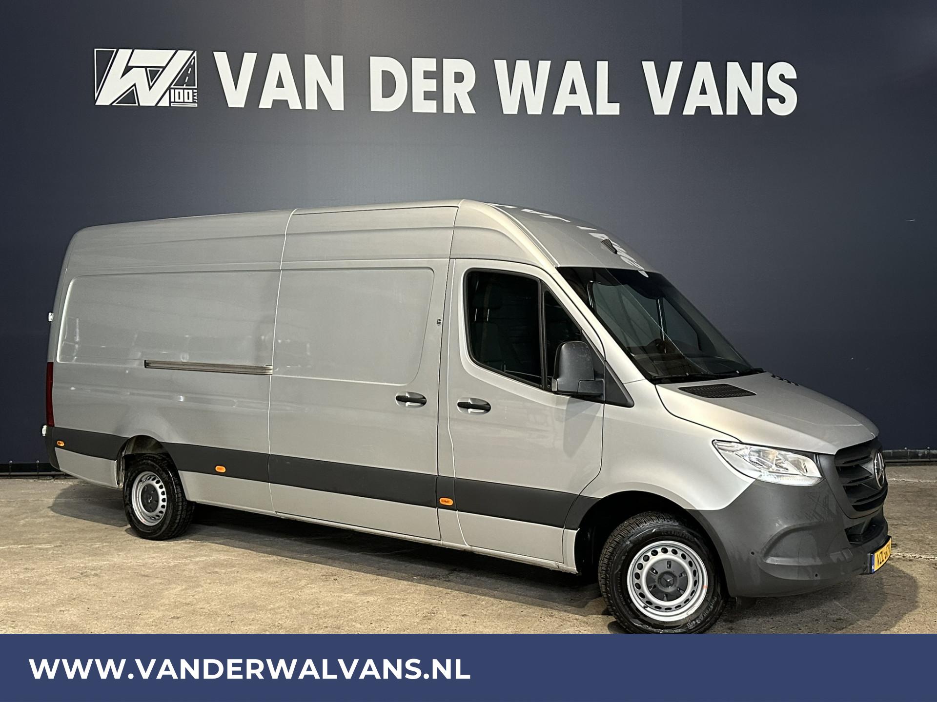 Foto 1 van Mercedes-Benz Sprinter 317 CDI 170pk L3H2 Euro6 ** Airco | Cruisecontrol | Camera | Trekhaak | Navigatie