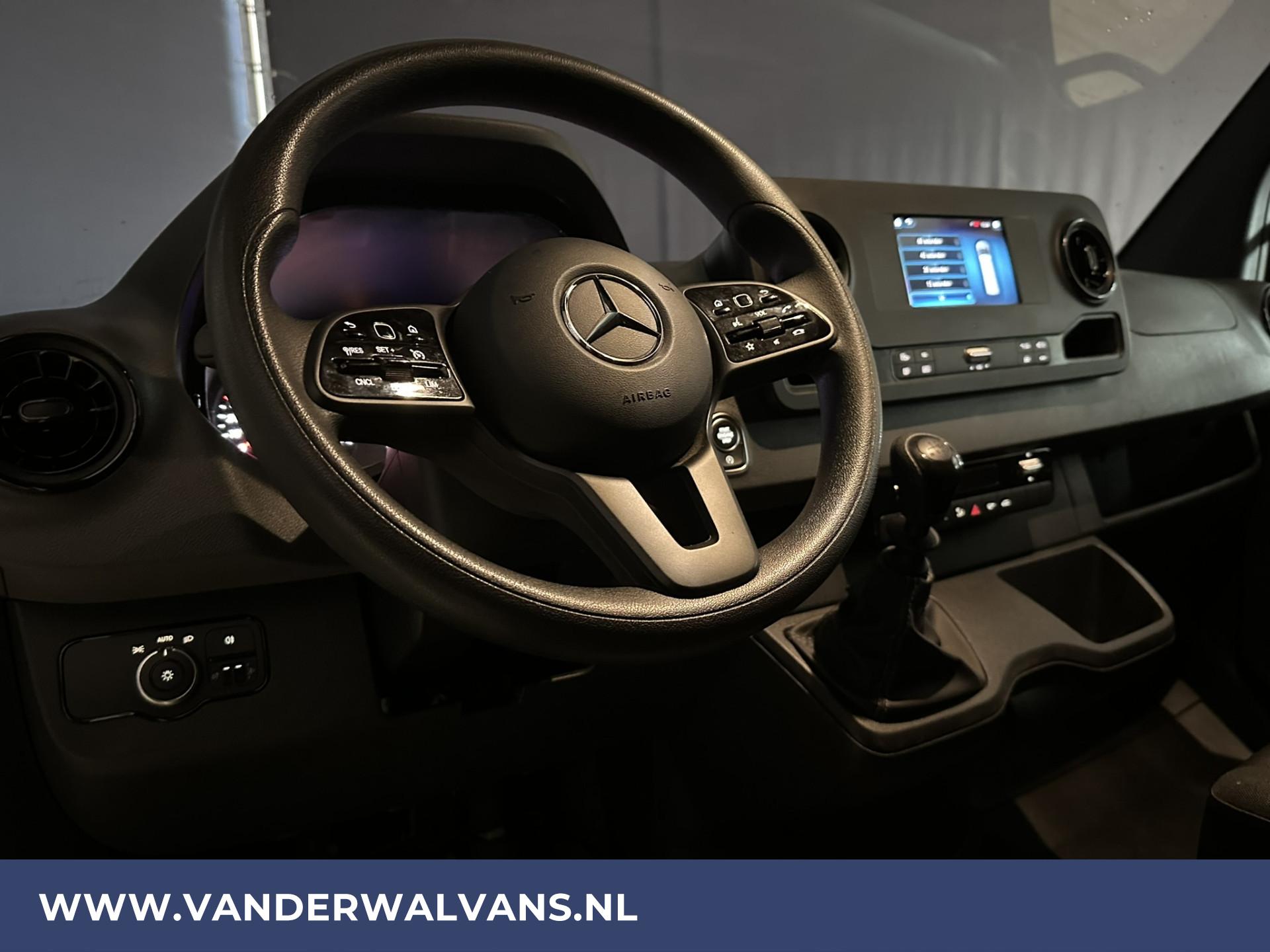 Foto 12 van Mercedes-Benz Sprinter 317 CDI 170pk L3H2 Euro6 Airco | Cruisecontrol | Camera | Trekhaak | Navigatie
