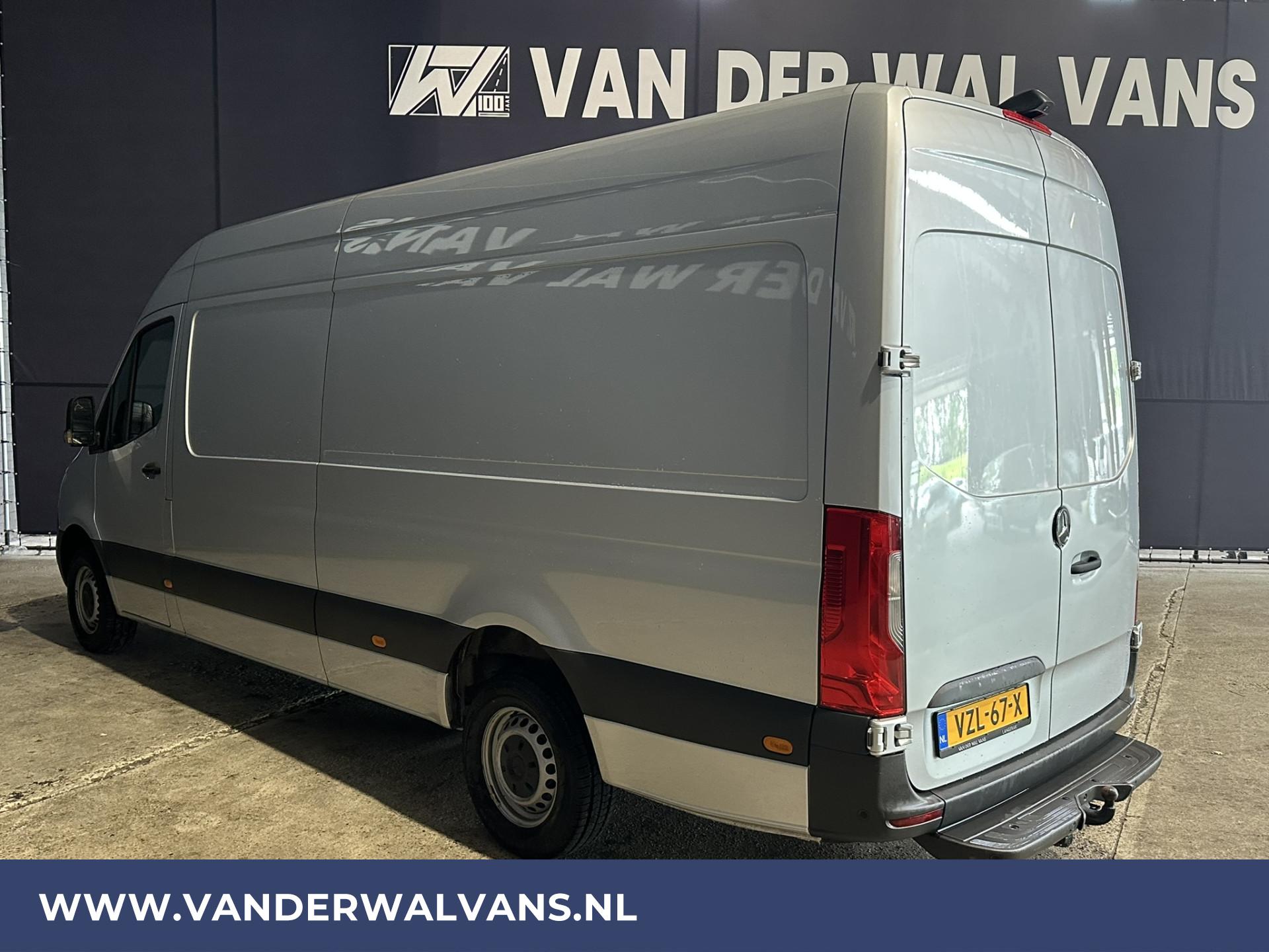 Foto 2 van Mercedes-Benz Sprinter 317 CDI 170pk L3H2 Euro6 ** Airco | Cruisecontrol | Camera | Trekhaak | Navigatie