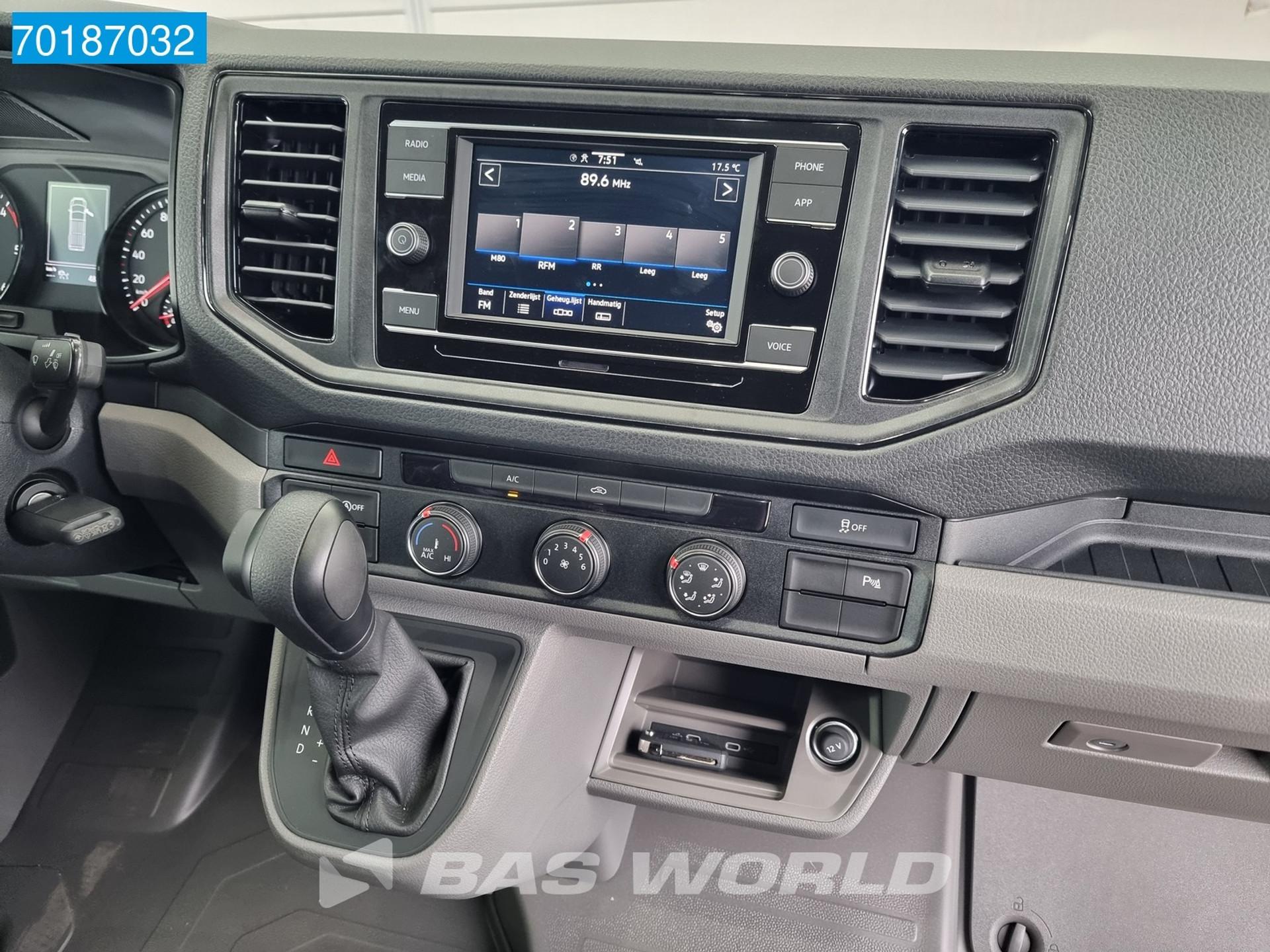 Foto 11 van Volkswagen 140pk Automaat L3H3 ACC LED Camera CarPlay Parkeersensoren v+a L2H2 11m3 Airco