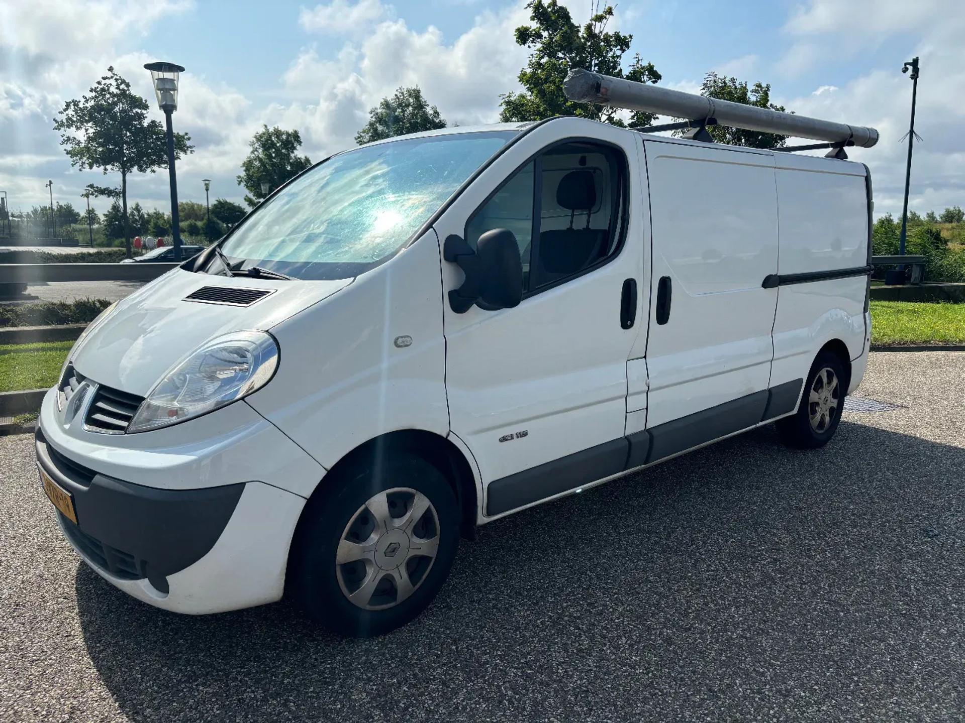 Foto 2 van Renault 2.0DCI L2H1 Airco Cruisecontrol Trekhaak Dubbele Schuifdeur