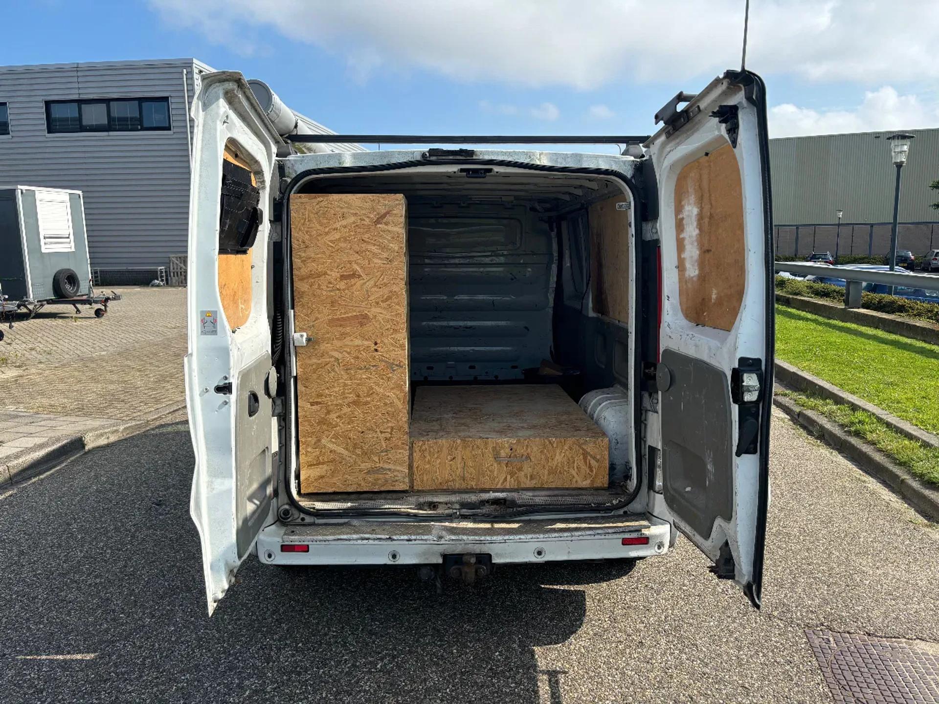 Foto 6 van Renault 2.0DCI L2H1 Airco Cruisecontrol Trekhaak Dubbele Schuifdeur