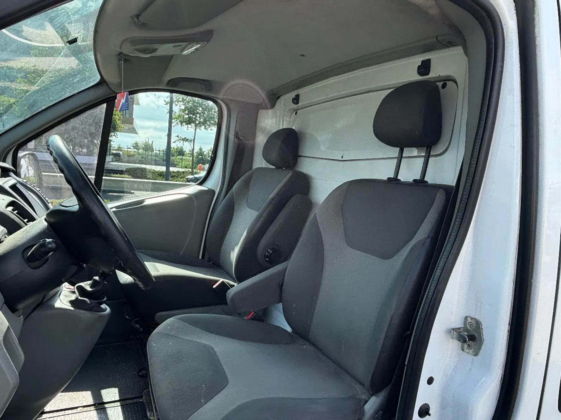 Foto 7 van Renault 2.0DCI L2H1 Airco Cruisecontrol Trekhaak Dubbele Schuifdeur