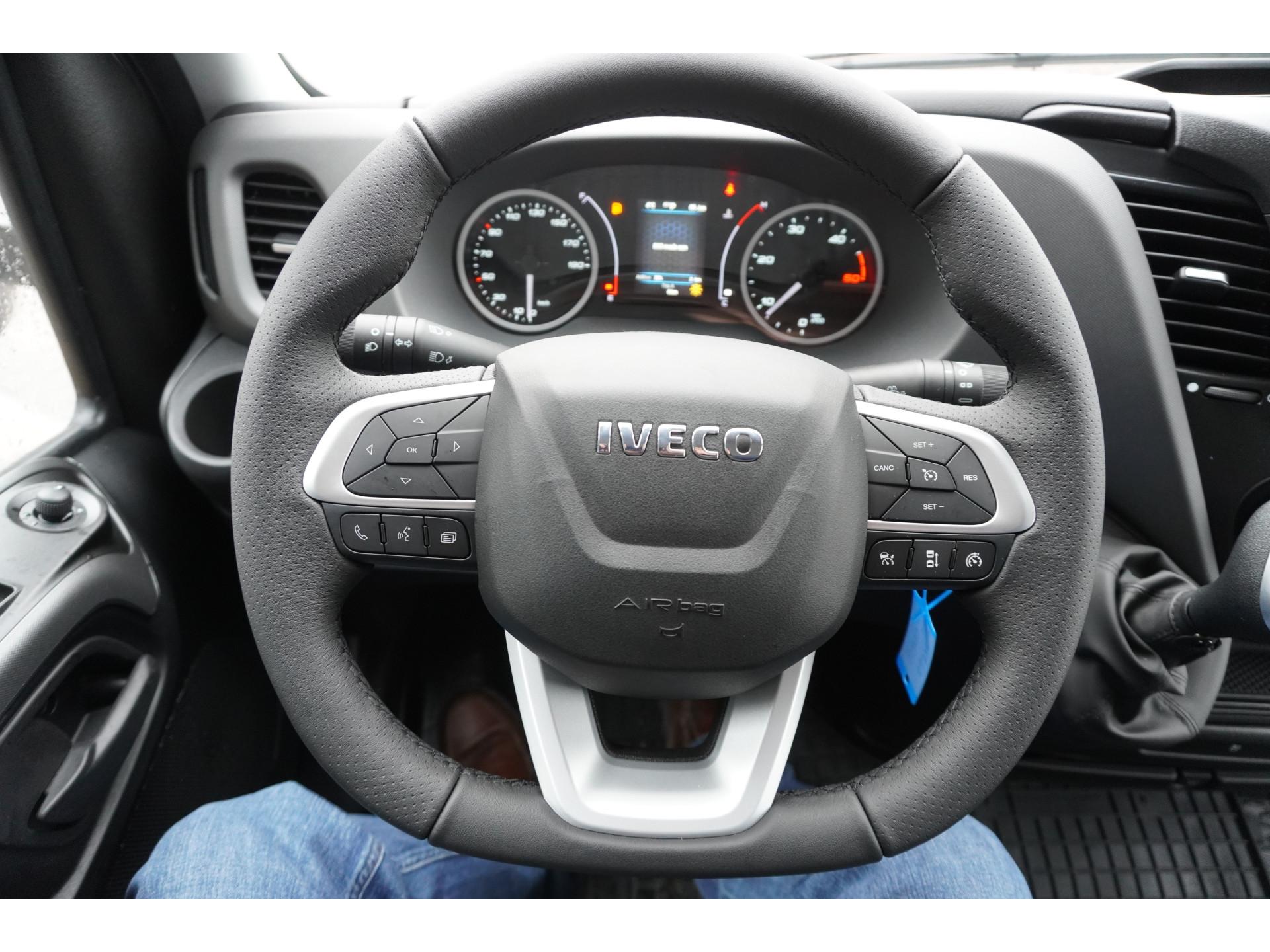 Foto 17 van Iveco Daily Chassis Cabine 35C18 3.0 176PK 410 Automaat