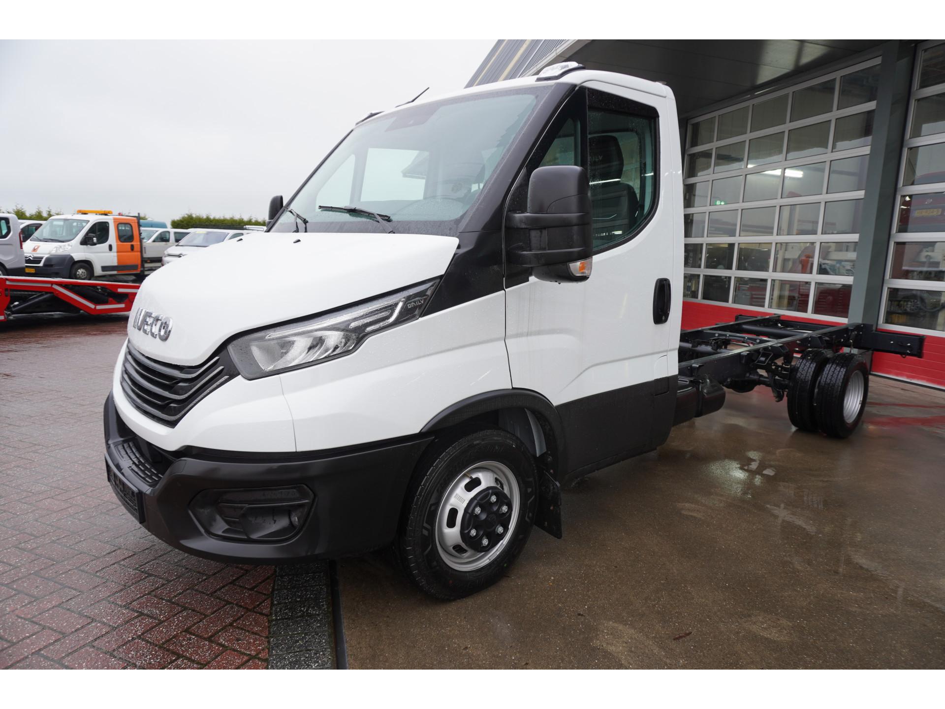 Foto 8 van Iveco Daily Chassis Cabine 35C18 3.0 176PK 410 Automaat