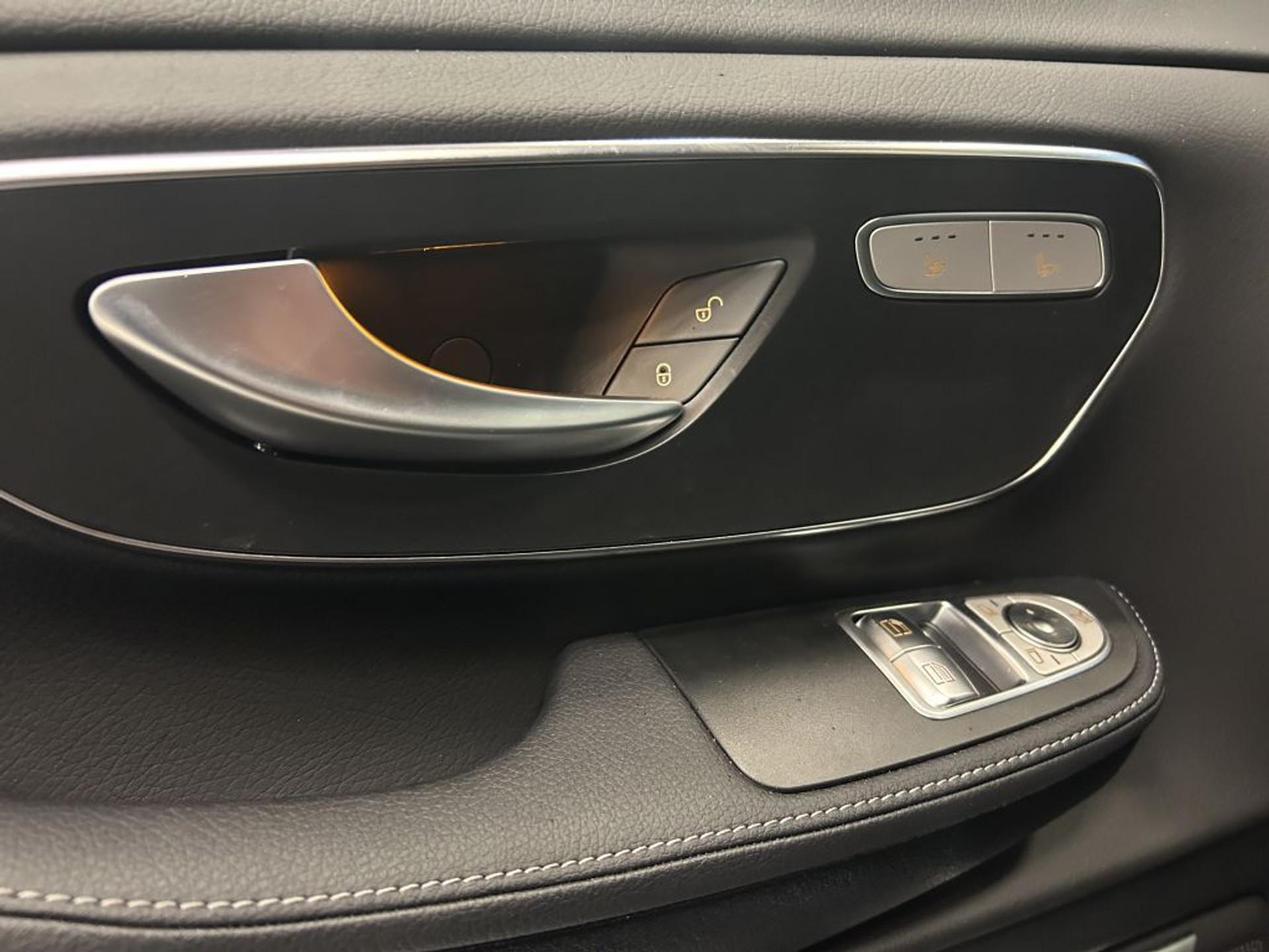 Foto 12 van Mercedes-Benz V-Klasse V300 Dubbel Cabine AMG Pakket FULL OPTION ZIE FOTOS NIEUW