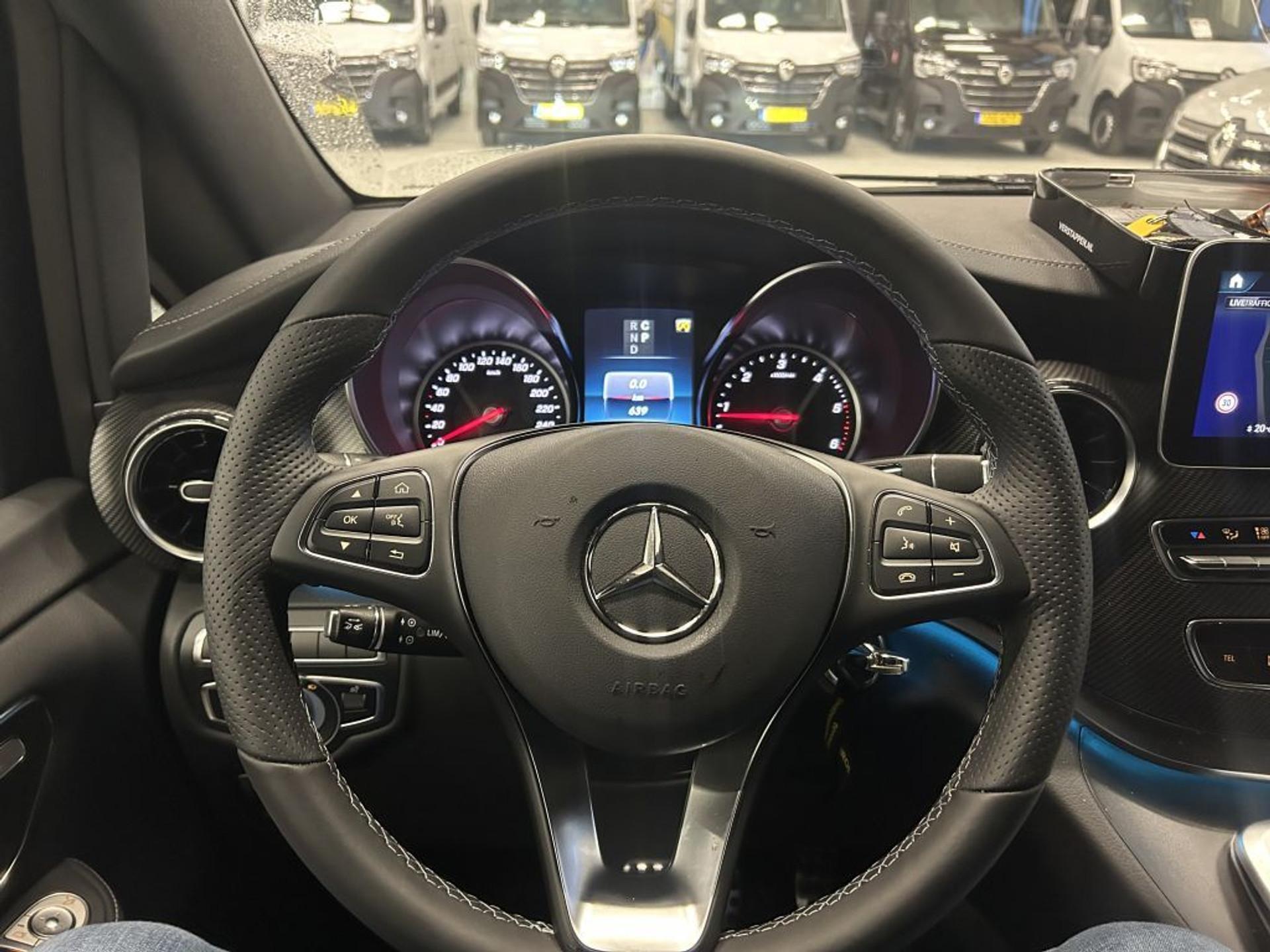Foto 18 van Mercedes-Benz V-Klasse V300 Dubbel Cabine AMG Pakket FULL OPTION ZIE FOTOS NIEUW