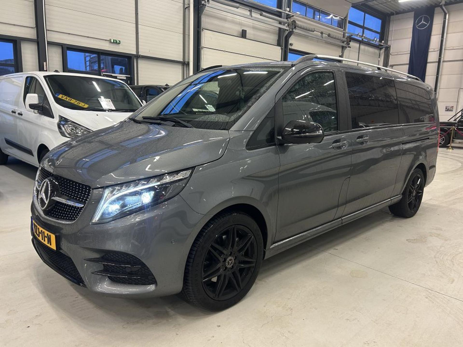 Foto 3 van Mercedes-Benz V-Klasse V300 Dubbel Cabine AMG Pakket FULL OPTION ZIE FOTOS NIEUW