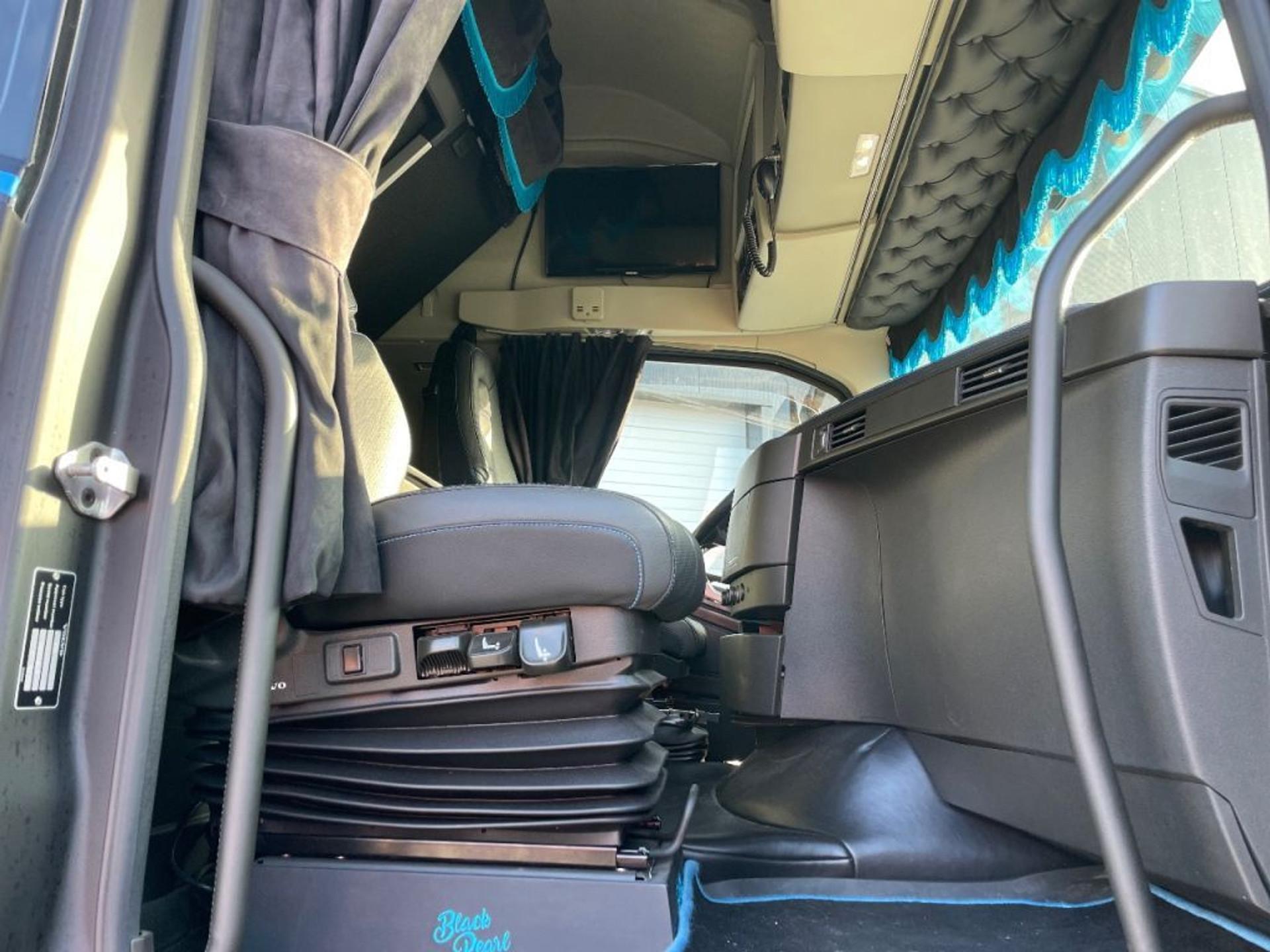 Foto 11 van Volvo FH 500 XL EDITION 2, FULL AIR, NL TRUCK, FULL OPTIONS!