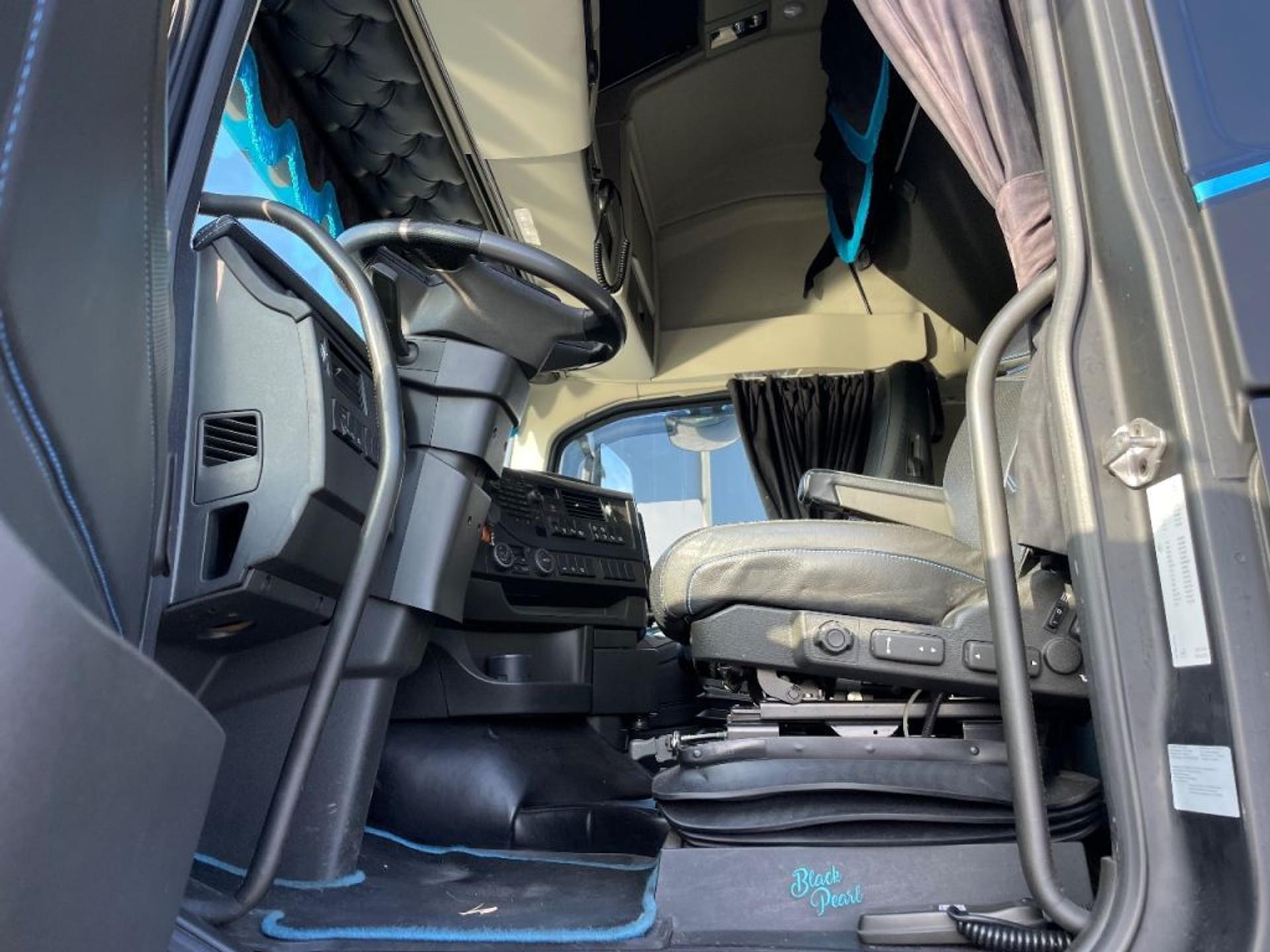 Foto 19 van Volvo FH 500 XL EDITION 2, FULL AIR, NL TRUCK, FULL OPTIONS!