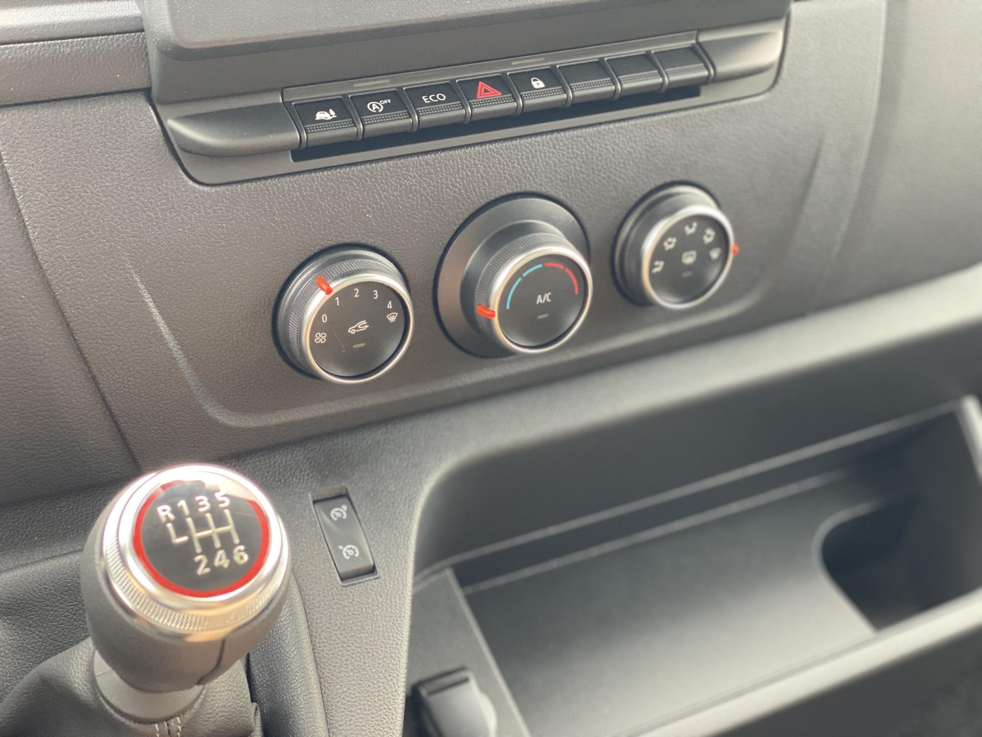 Foto 14 van Renault Master Bakwagen 2.3 dCi 145 Laadklep Nieuw!