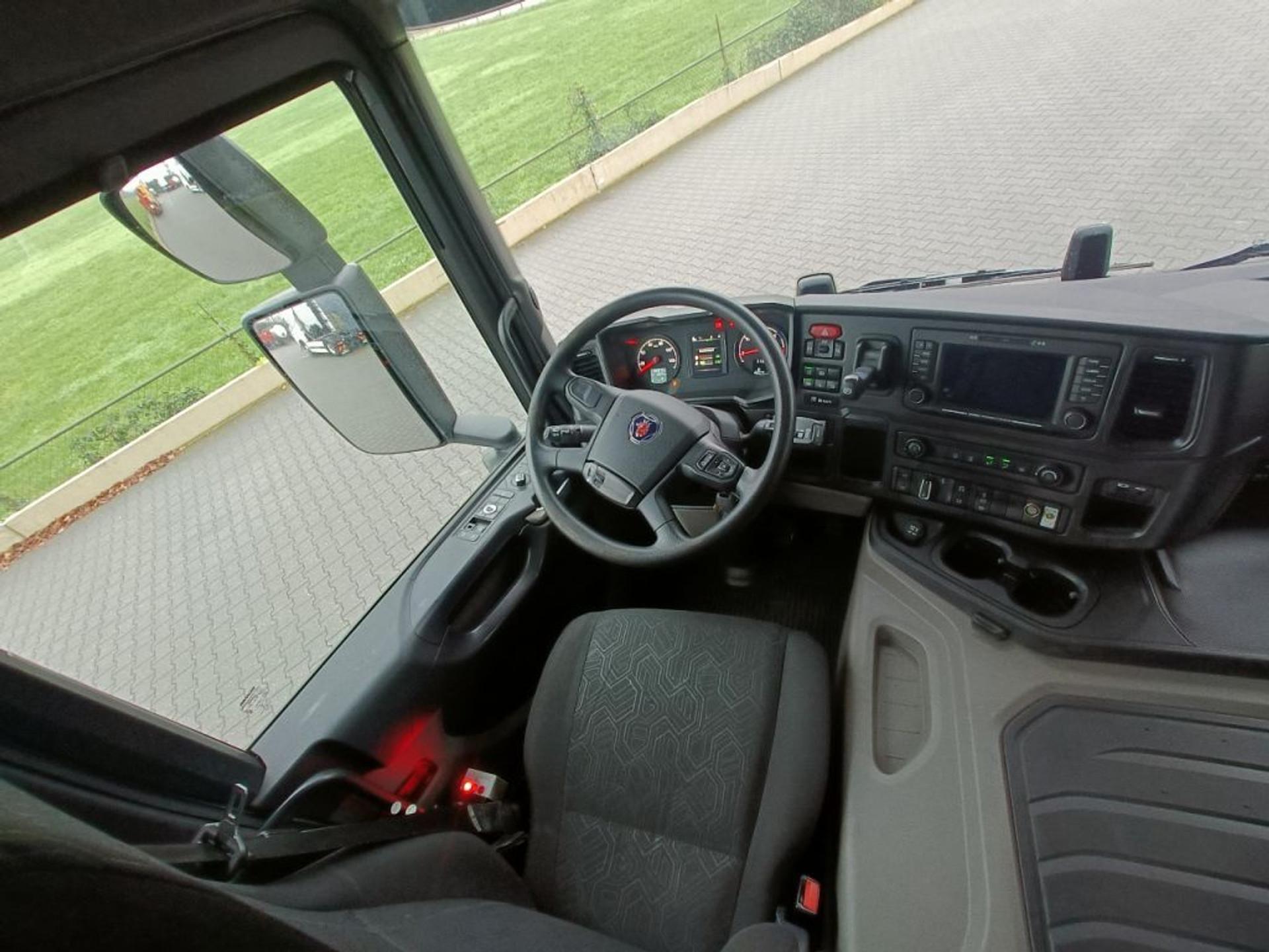Foto 11 van Scania P410 2019 - 6X2 LIFTAS GESTUURD - VDL 21T - VOLLEDIG LUCHTGEVEERD - BOMVOL OPTIES!!!