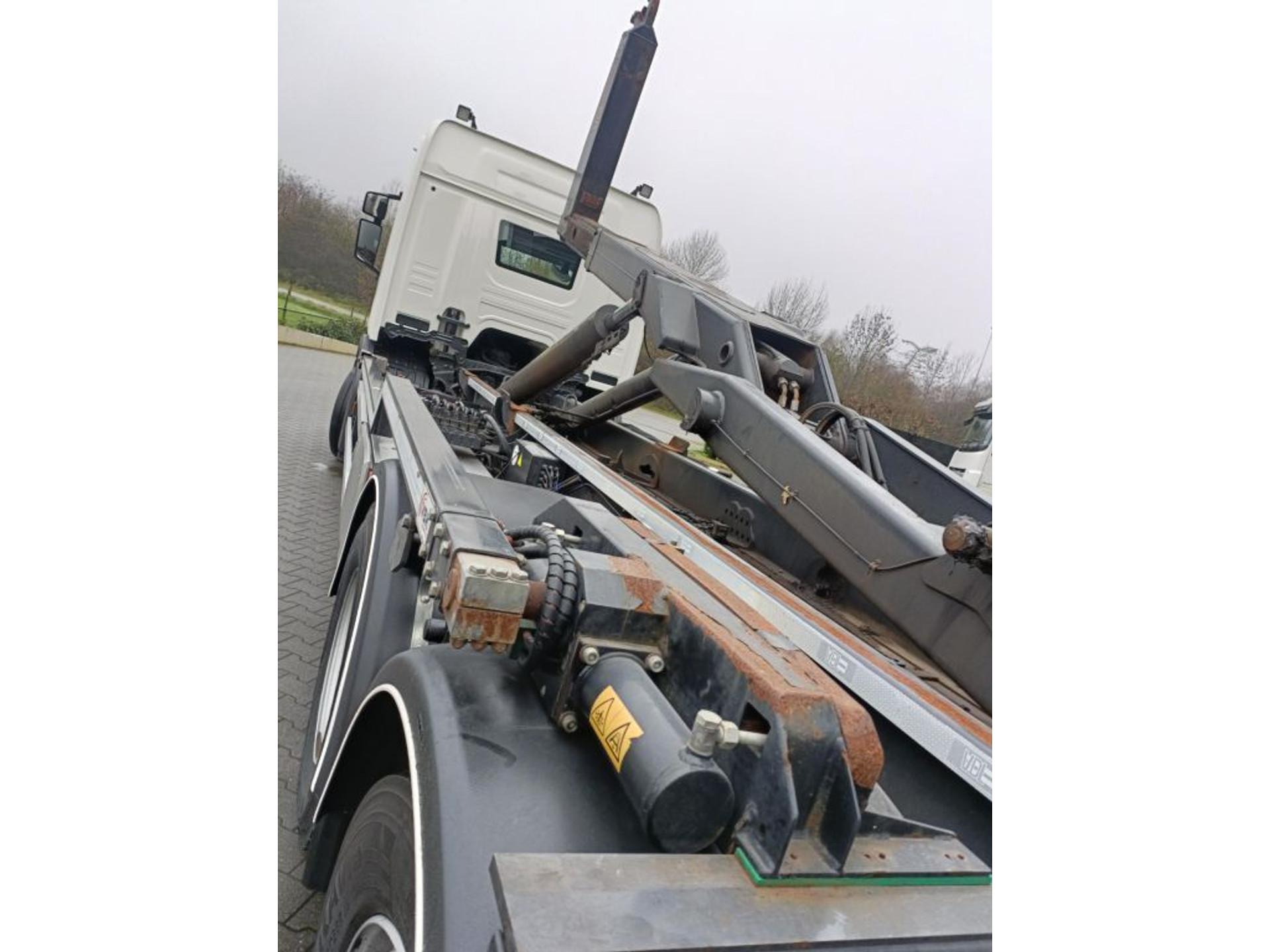 Foto 31 van Scania P410 2019 - 6X2 LIFTAS GESTUURD - VDL 21T - VOLLEDIG LUCHTGEVEERD - BOMVOL OPTIES!!!