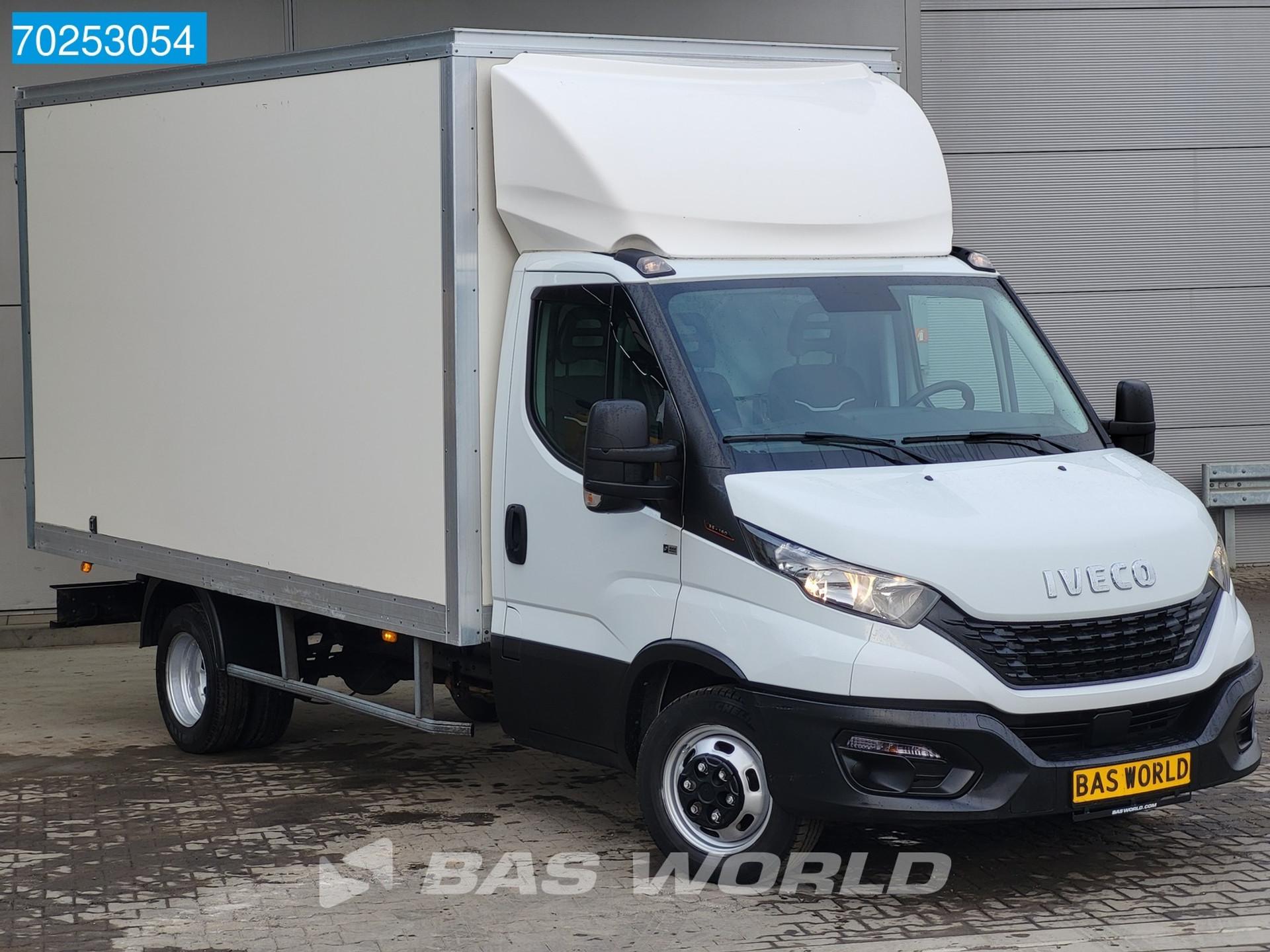 Foto 5 van Iveco 35C16 3.0L 160PK Bakwagen met Achterdeuren Airco Cruise Meubelbak Koffer Gesloten laadbak 19m3 Airco Cruise control