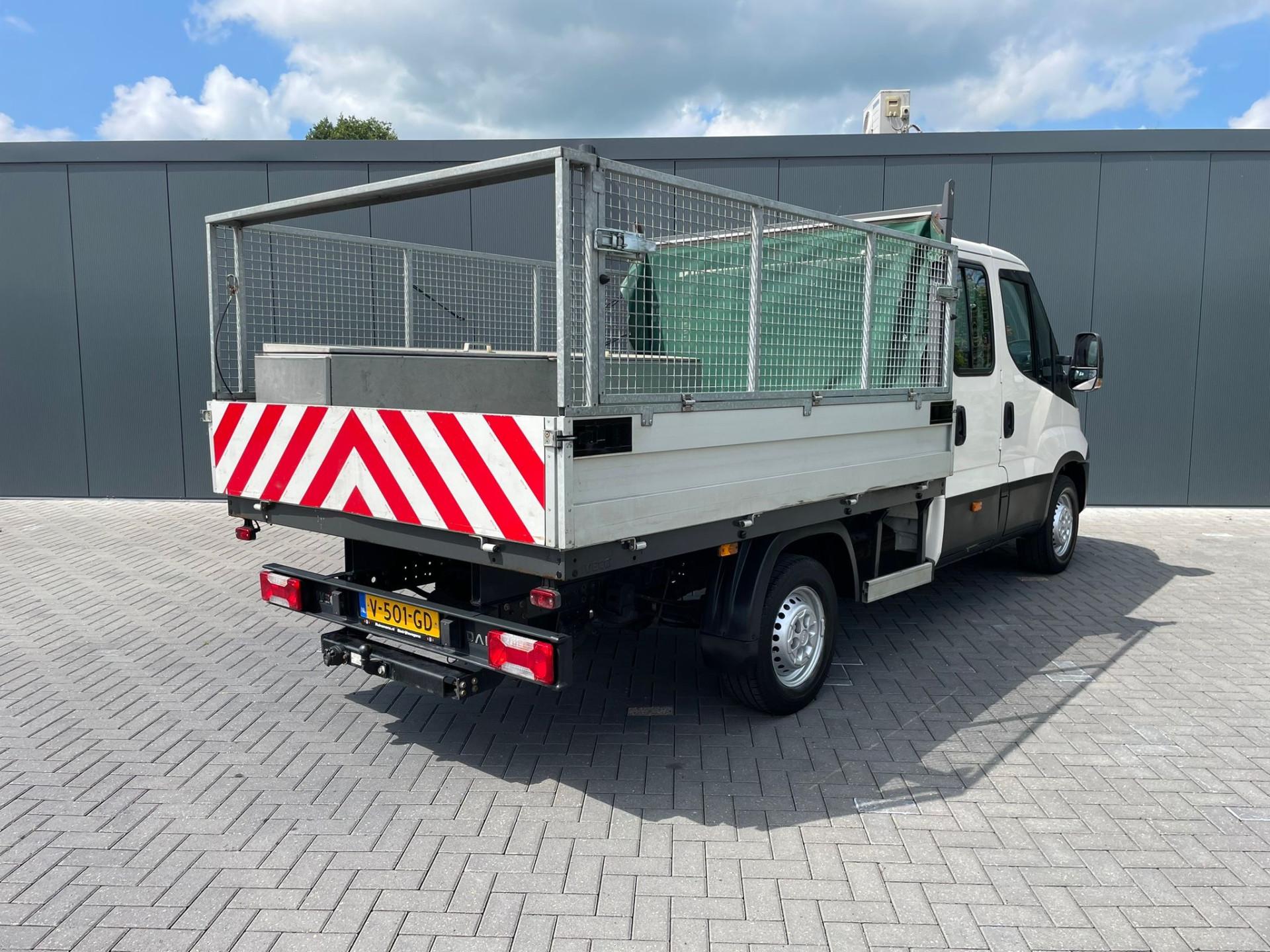 Foto 2 van Iveco 35S12D 2.3 EURO 6 / PICK UP / DUBBELE CABINE / 3.5 TONS TREKHAAK / AIRCO / 6 PERS / 3.5TON TREKKEN / DUBBEL CABINE
