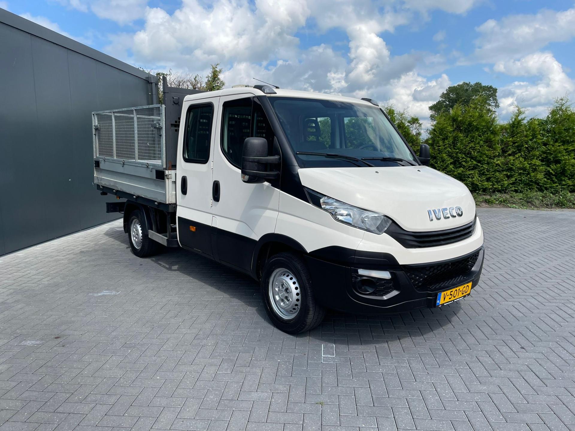 Foto 3 van Iveco 35S12D 2.3 EURO 6 / PICK UP / DUBBELE CABINE / 3.5 TONS TREKHAAK / AIRCO / 6 PERS / 3.5TON TREKKEN / DUBBEL CABINE