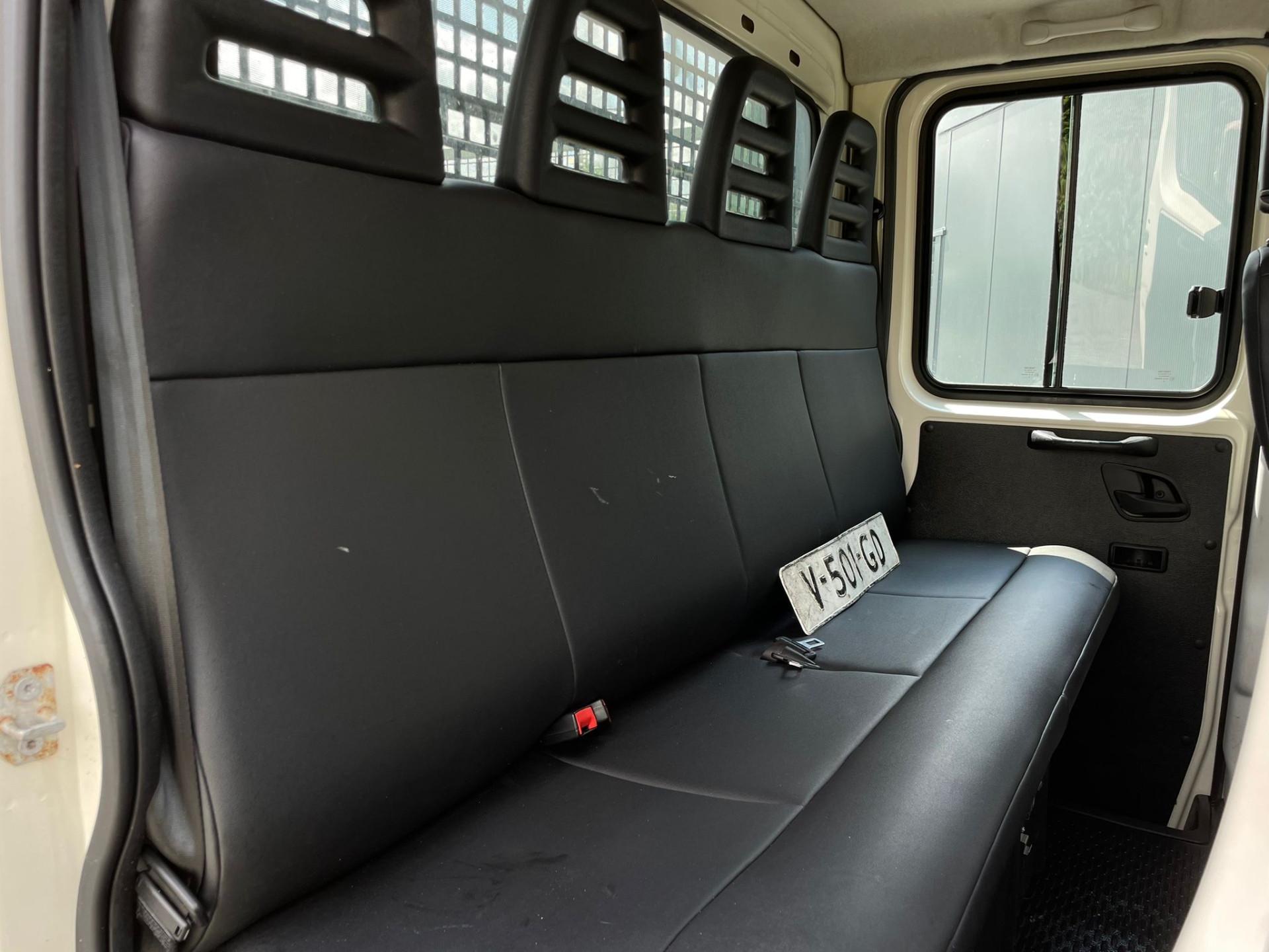 Foto 4 van Iveco 35S12D 2.3 EURO 6 / PICK UP / DUBBELE CABINE / 3.5 TONS TREKHAAK / AIRCO / 6 PERS / 3.5TON TREKKEN / DUBBEL CABINE