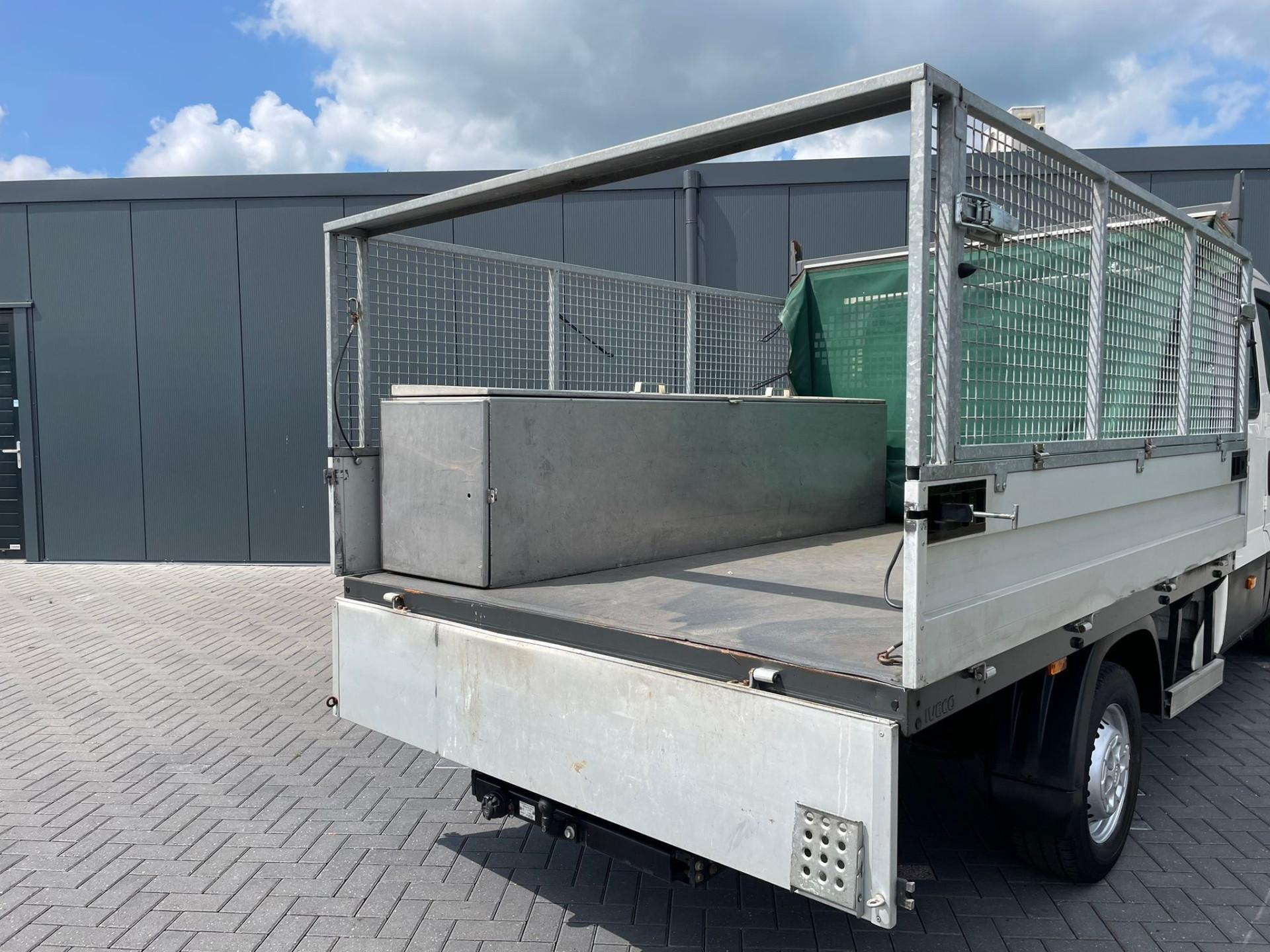 Foto 6 van Iveco 35S12D 2.3 EURO 6 / PICK UP / DUBBELE CABINE / 3.5 TONS TREKHAAK / AIRCO / 6 PERS / 3.5TON TREKKEN / DUBBEL CABINE