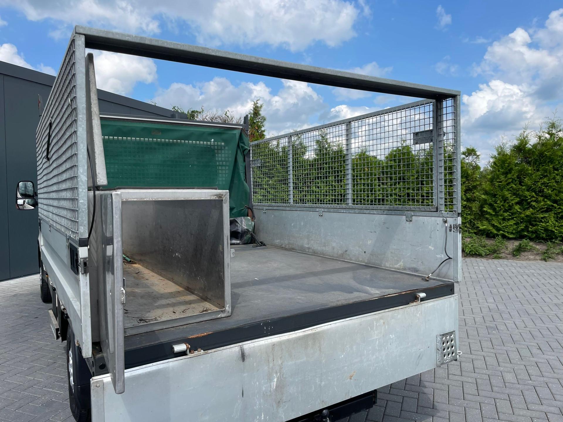 Foto 7 van Iveco 35S12D 2.3 EURO 6 / PICK UP / DUBBELE CABINE / 3.5 TONS TREKHAAK / AIRCO / 6 PERS / 3.5TON TREKKEN / DUBBEL CABINE