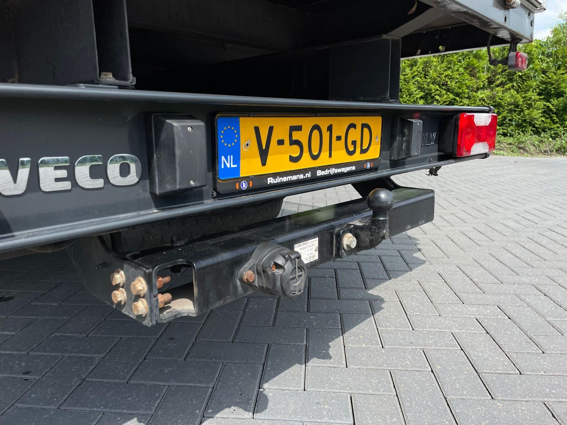 Foto 9 van Iveco 35S12D 2.3 EURO 6 / PICK UP / DUBBELE CABINE / 3.5 TONS TREKHAAK / AIRCO / 6 PERS / 3.5TON TREKKEN / DUBBEL CABINE