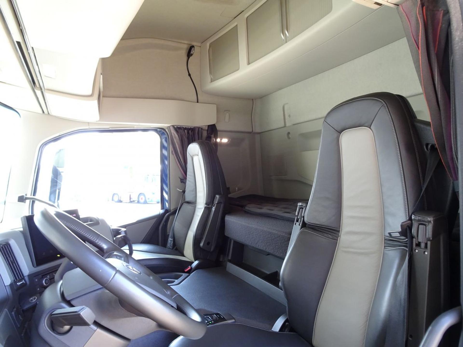 Foto 9 van Volvo FM 500 / 6x2 / FULL AIR / BOOGIE / DYNAMIC STEERING