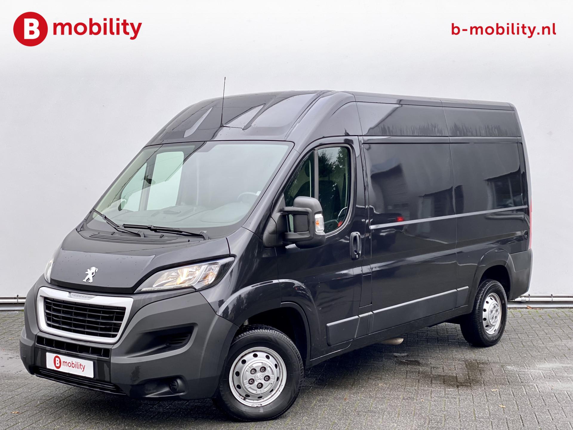 Foto 1 van Peugeot Boxer 330 2.2 BlueHDi 120PK L2H2 Premium 3-Zitpl.