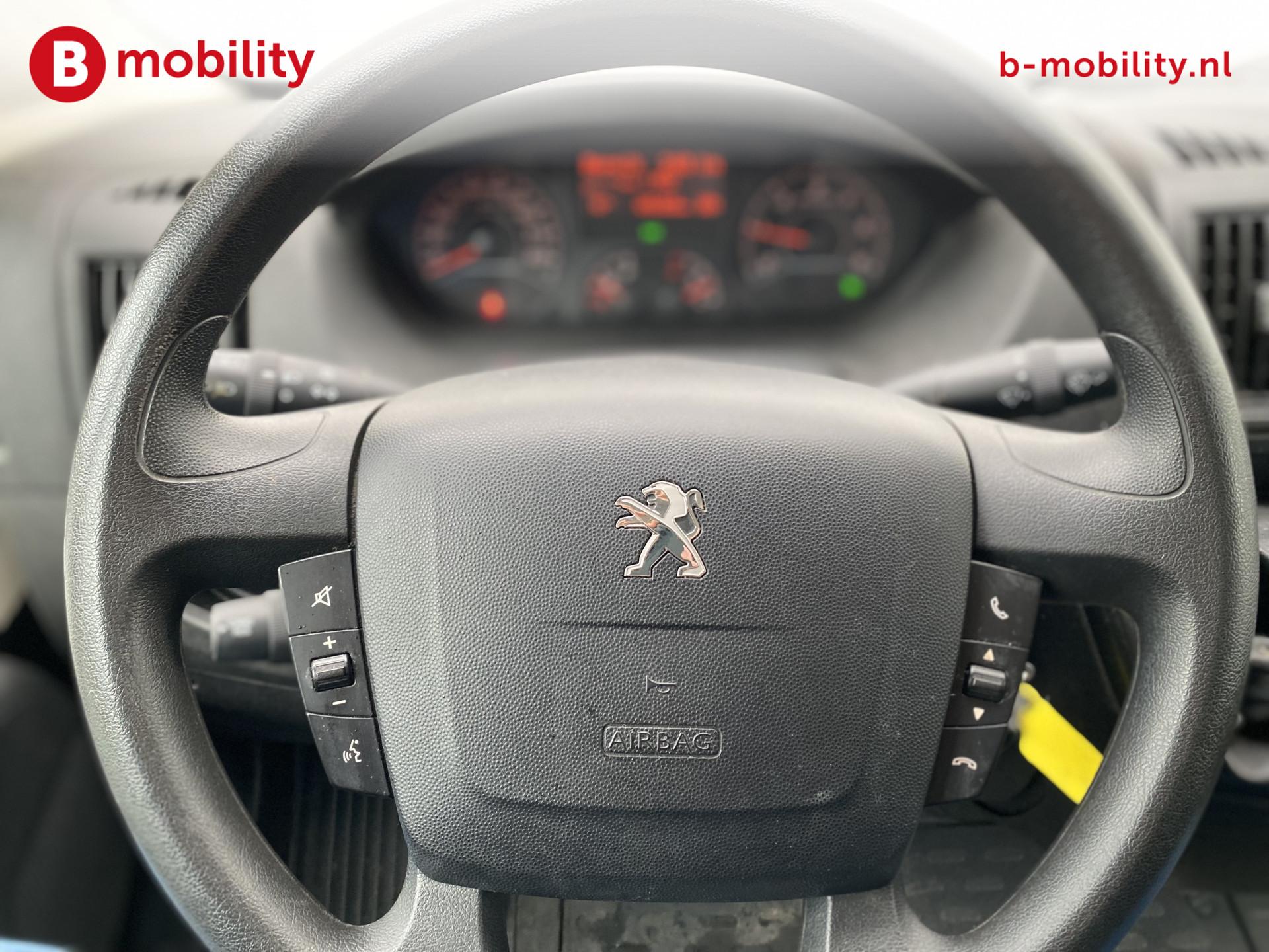 Foto 7 van Peugeot Boxer 330 2.2 BlueHDi 120PK L2H2 Premium 3-Zitpl.