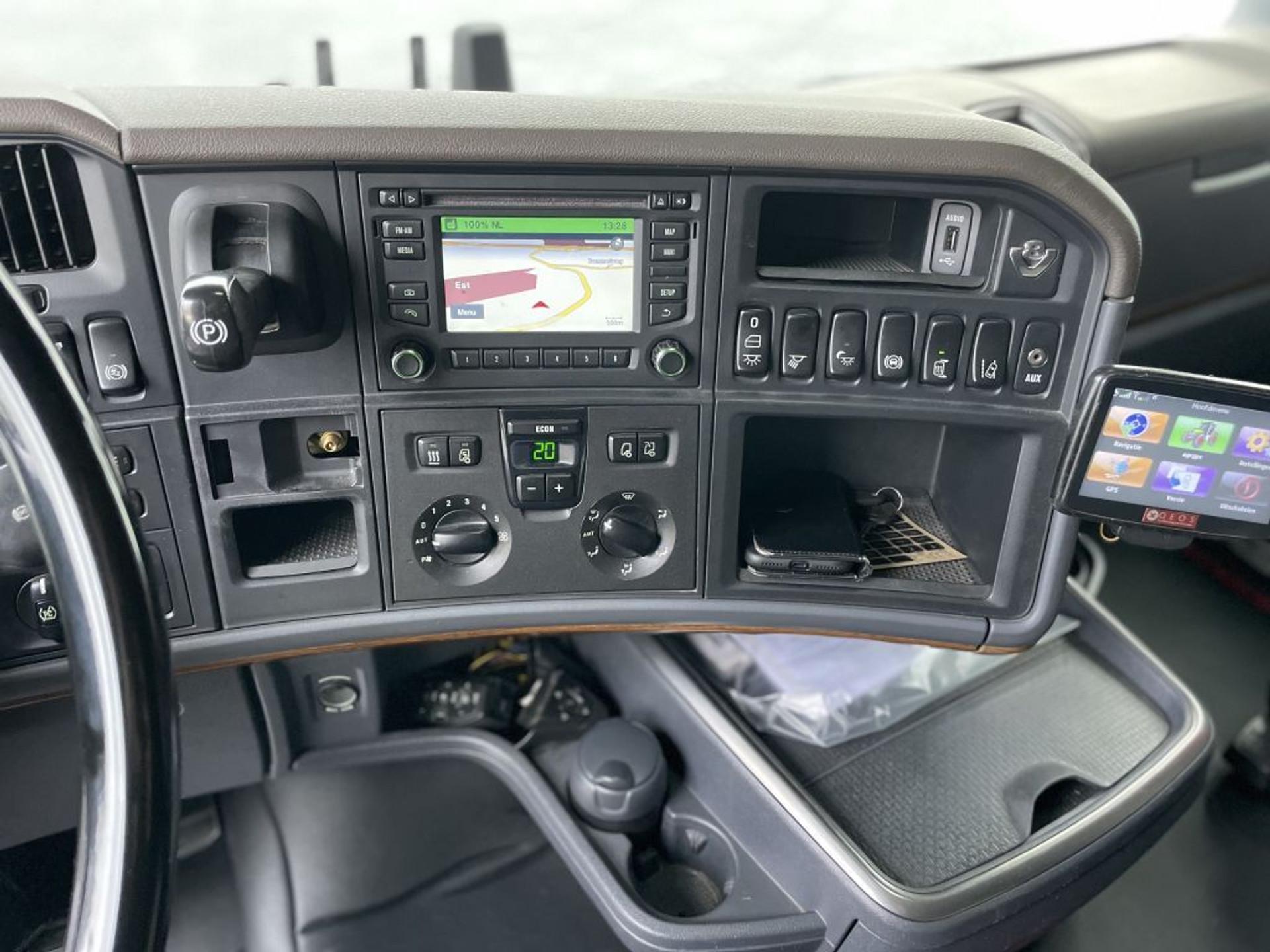 Foto 18 van Scania R520 V8 250.000KM ORIGINAL, SHOW TRUCK, LEATHER SEATS, GOOD CONDITION!