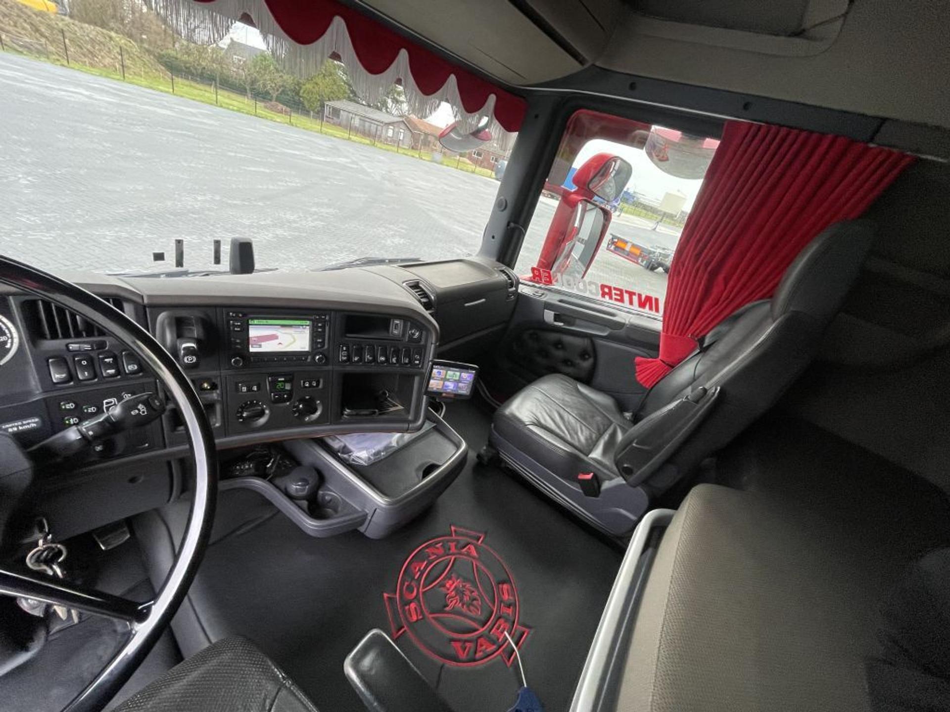Foto 19 van Scania R520 V8 250.000KM ORIGINAL, SHOW TRUCK, LEATHER SEATS, GOOD CONDITION!