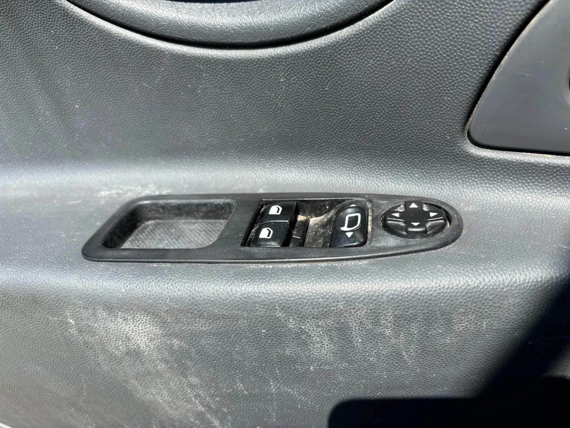 Foto 10 van Citroën 1.6HDI L1H1 Airco Cruisecontrol Trekhaak 3 Zits