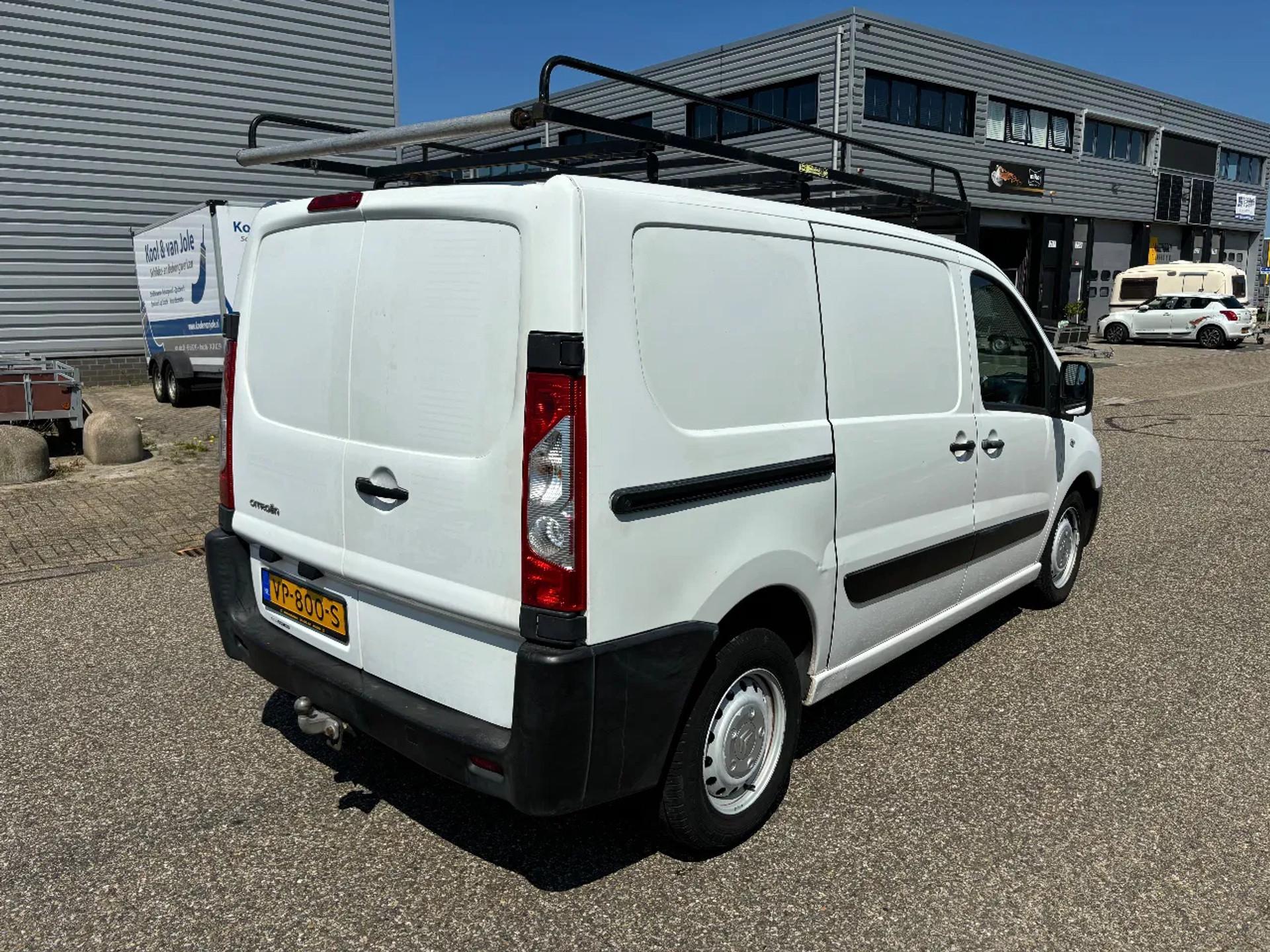 Foto 4 van Citroën 1.6HDI L1H1 Airco Cruisecontrol Trekhaak 3 Zits