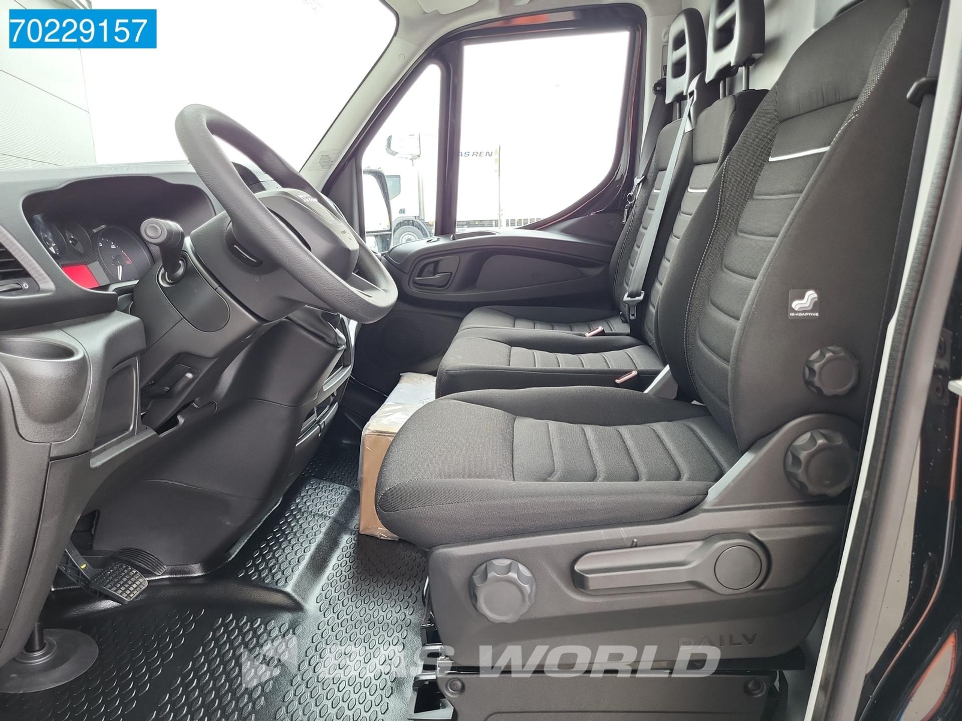Foto 11 van Iveco 35S16 Automaat L2H2 Airco Cruise Velgen 3500kg trekgewicht 12m3 Airco Cruise control